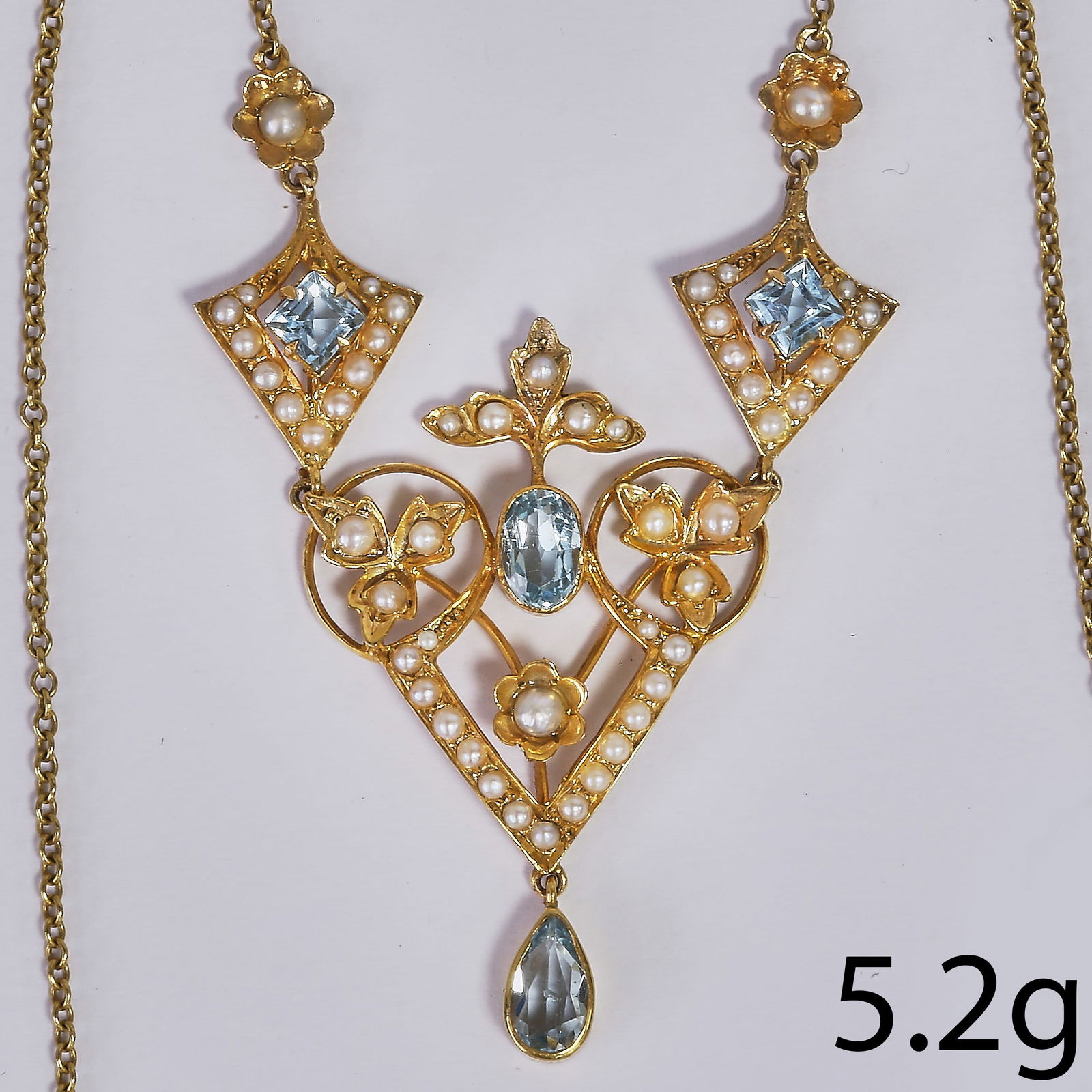 EDWARDIAN GOLD AQUAMARINE AND PEARL NECKLACE: EDWARDIAN GOLD AQUAMARINE AND PEARL NECKLACE 5.2 grams rich vibrant aquamarines matching pearls, untested pendant L 3.8 cm chain L 36 cm