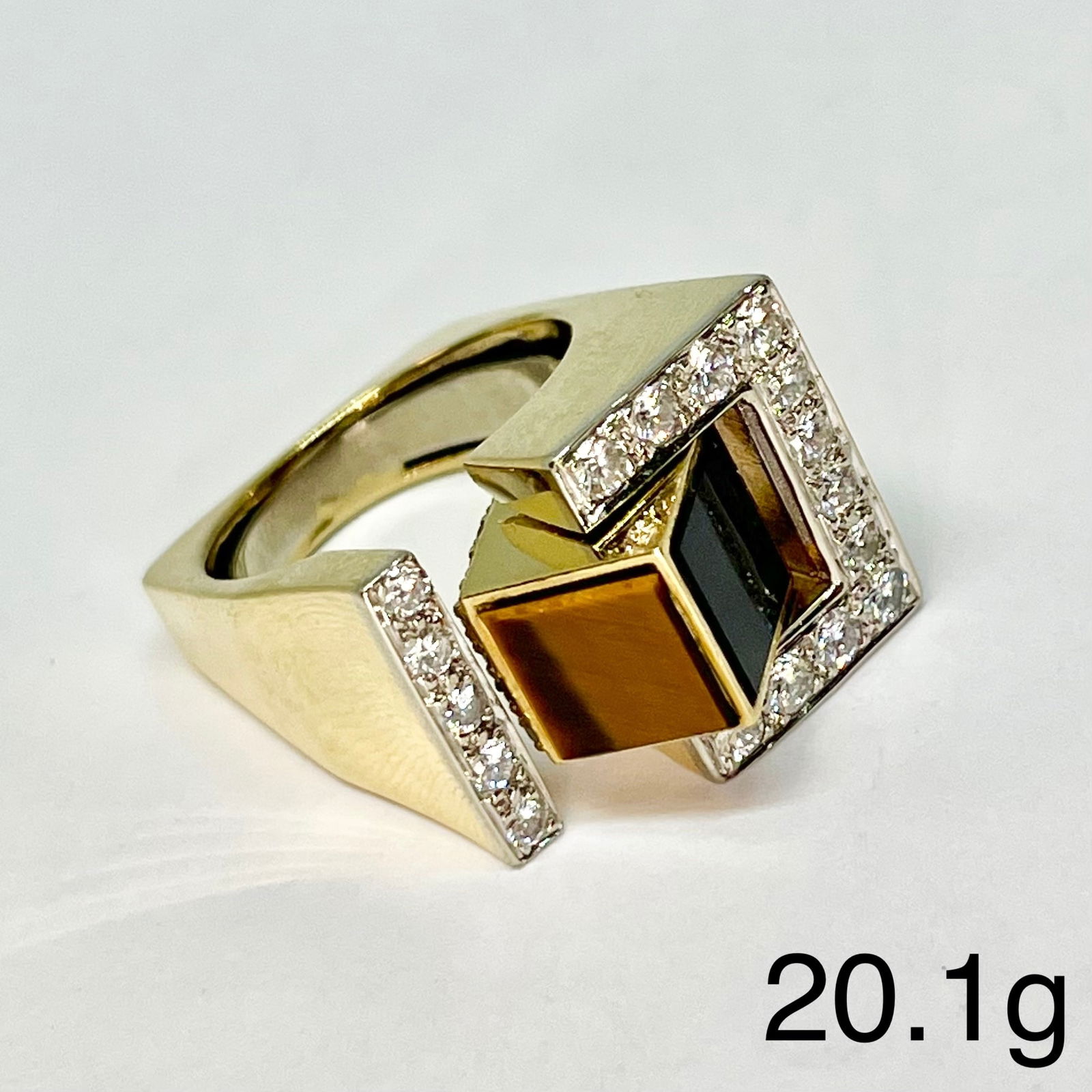 UNUSUAL RETRO DIAMOND AND HARDSTONE KINETIC RING: UNUSUAL RETRO DIAMOND AND HARDSTONE KINETIC RING,210.1 grams, testing high carat gold.The kinetic revolving cube set with diamonds, lapis lazuli, onyx and tigers eye.Further set with diamonds.Size K.