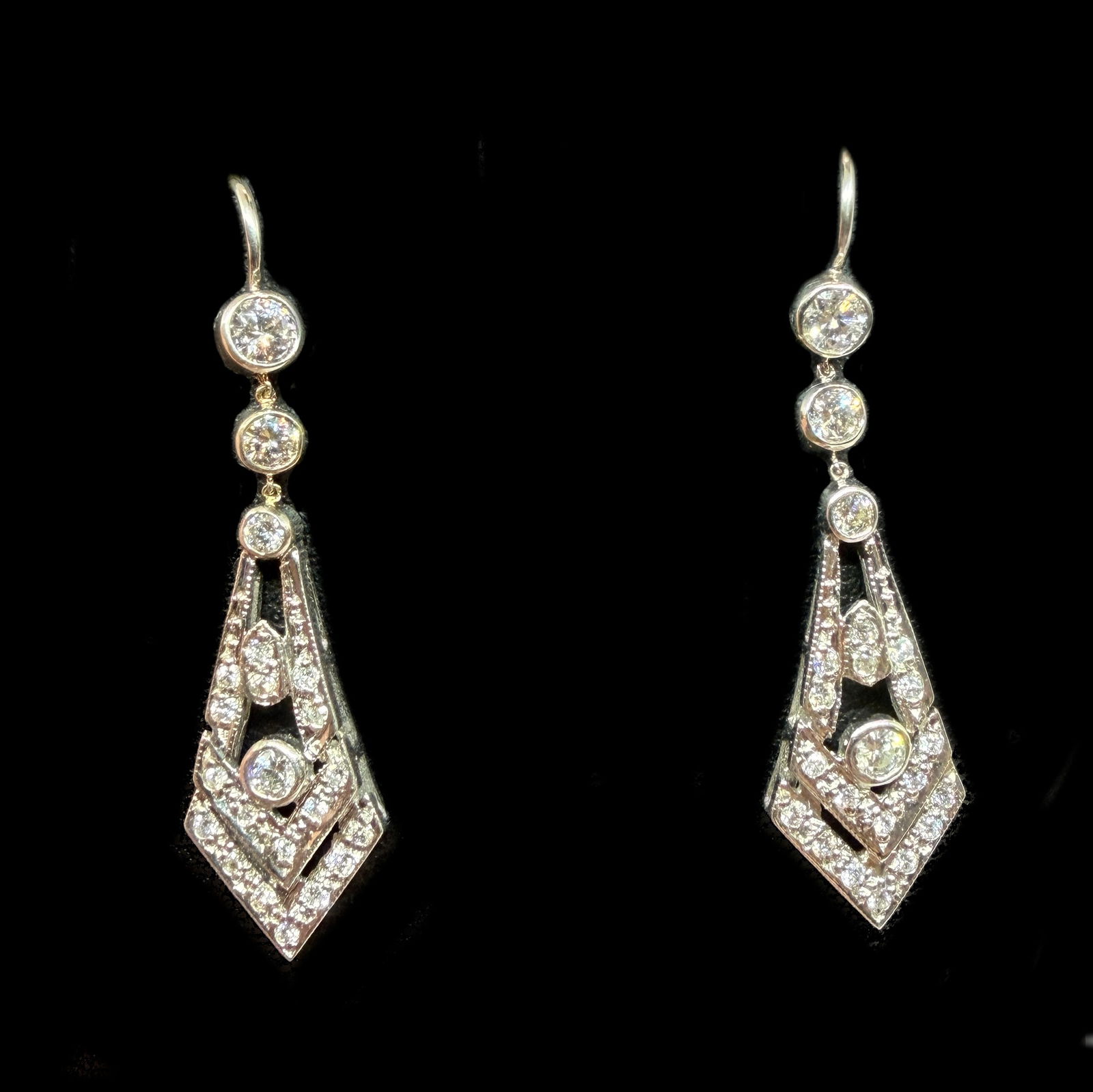 ELEGANT PAIR OF DIAMOND EARRINGS (1 of 1)