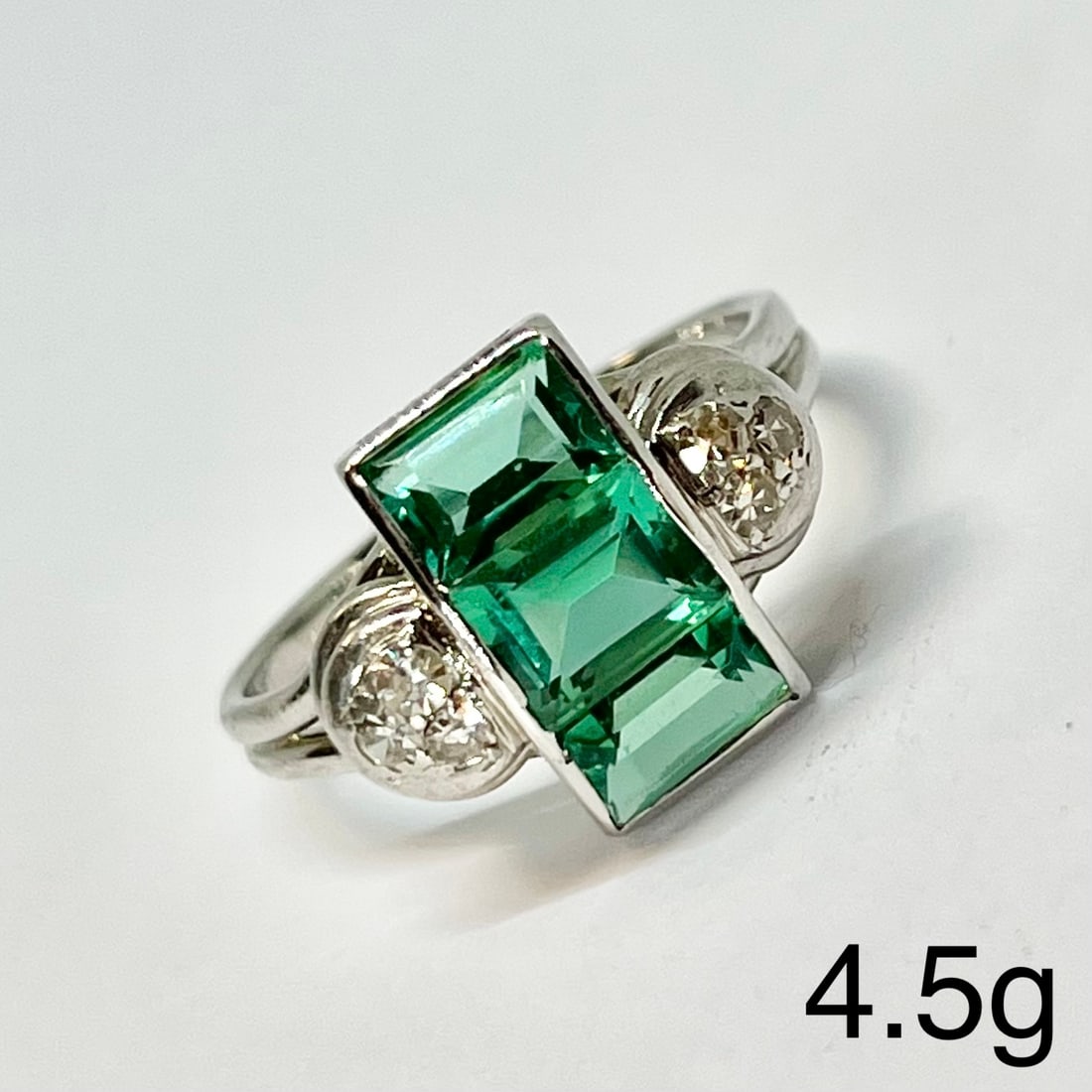 TOURMALINE AND DIAMOND RING: TOURMALINE AND DIAMOND RING,4,5 grams, testing high carat gold.Tourmalines totalling approx. 2.45 ct.Diamonds bright and lively.Size Q 1/2