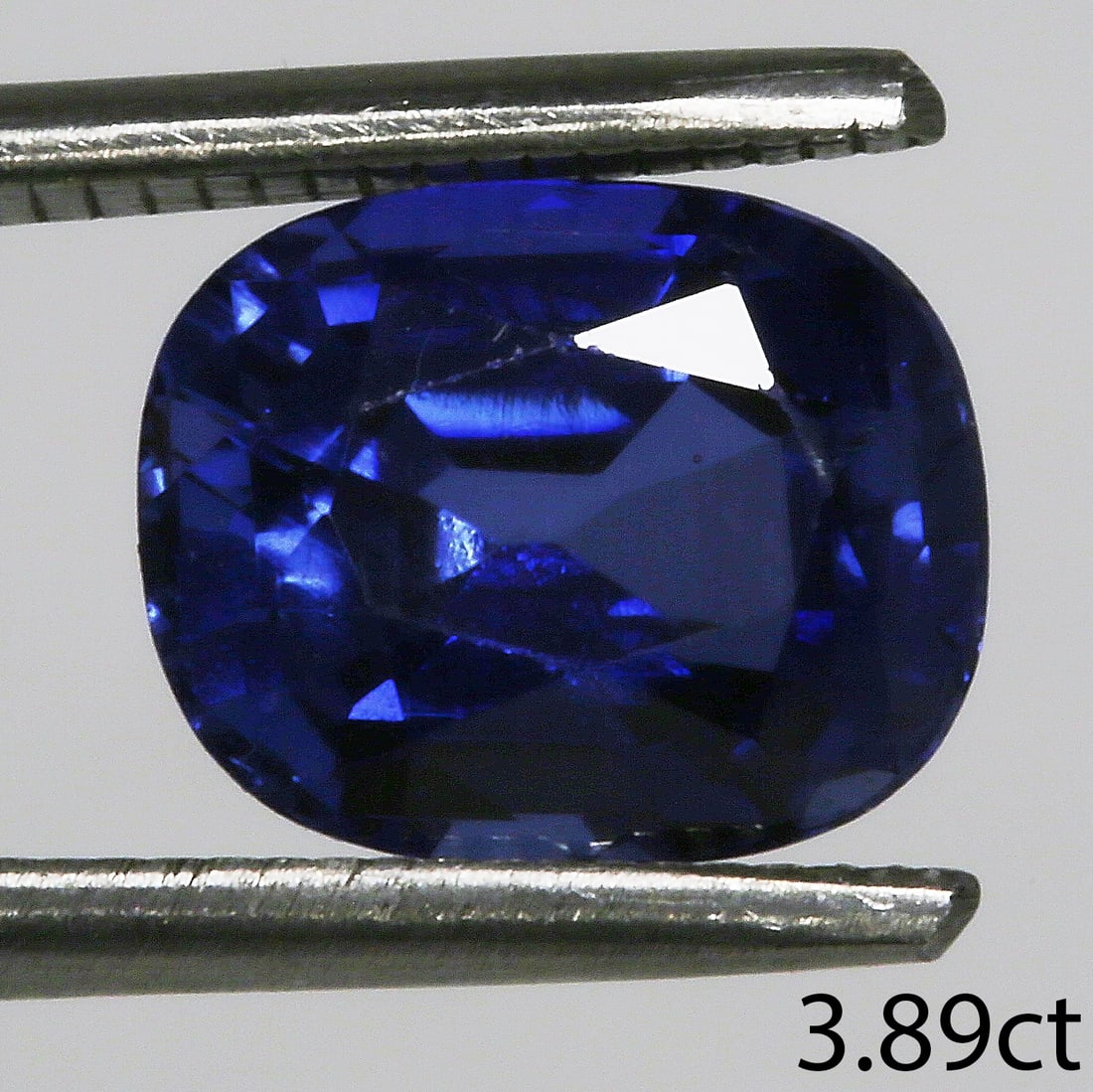 LOOSE CUT BLUE STONE OF APPROX. 3.89 CT. Likely synthetic sapphire.: LOOSE CUT BLUE STONE OF APPROX. 3.89 CT.Likely synthetic sapphire.