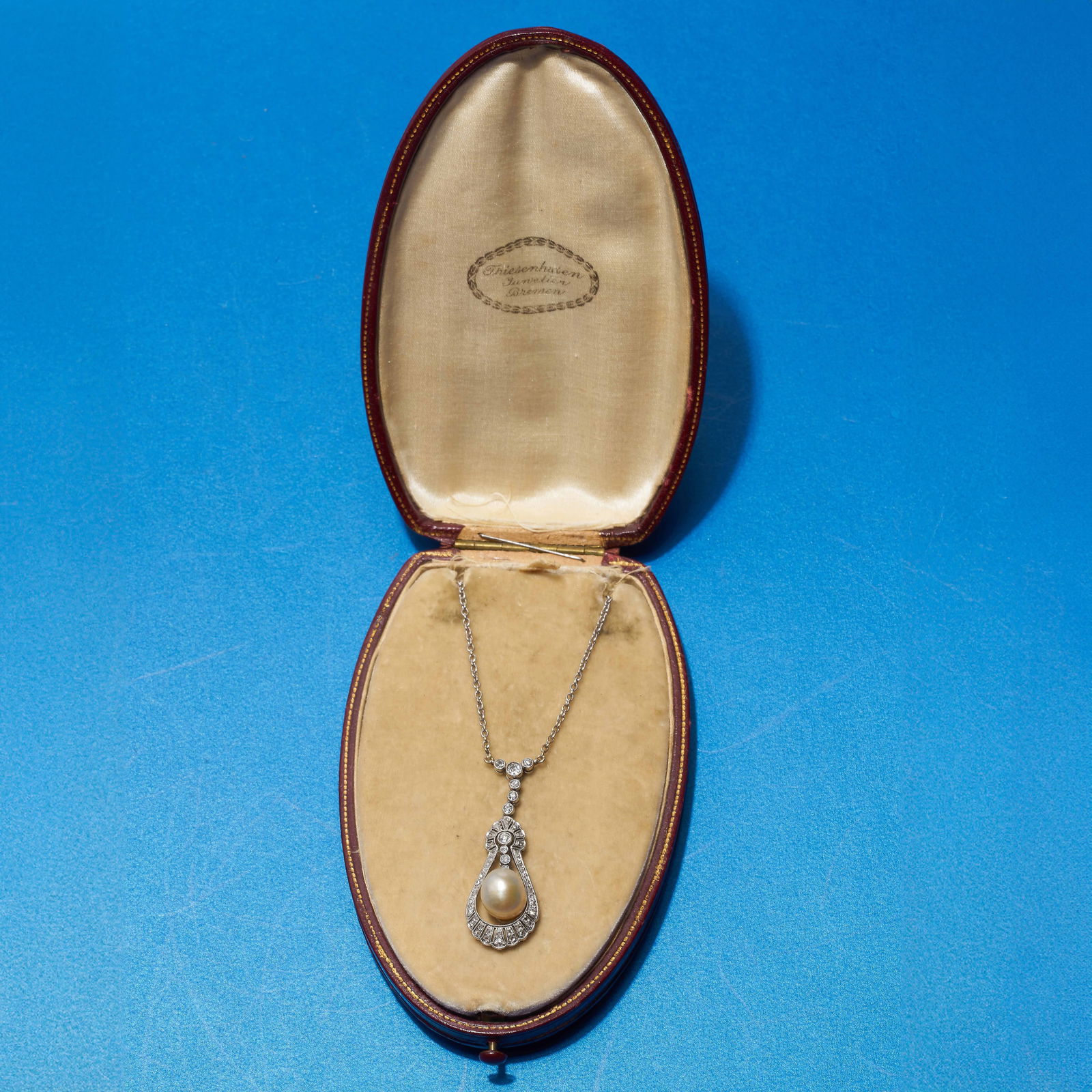 BELLE EPOQUE CERTIFICATED NATURAL SALTWATER PEARL AND DIAMOND PENDANT NECKLACE: BELLE EPOQUE CERTIFICATED NATURAL SALTWATER PEARL AND DIAMOND PENDANT NECKLACE,7.4 grams, Testing as platinum.Large pearl of approx. 10.3 x 8.5 x 8.4 mm. (certificated, Natural, saltwater).Diamonds