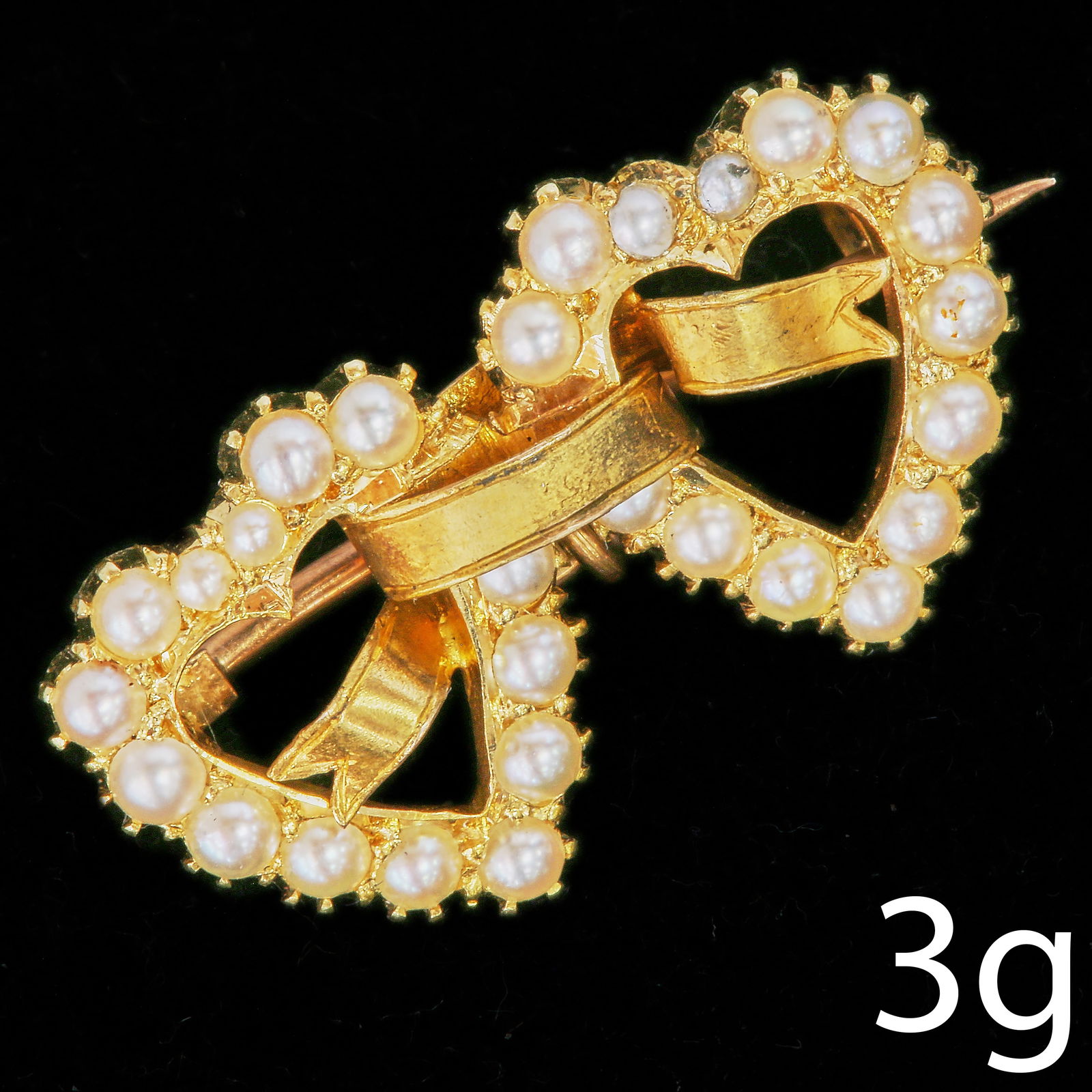 EDWARDIAN PEARL DOUBLE HEART BROOCH: EDWARDIAN PEARL DOUBLE HEART BROOCH,3 grams, 15 ct. gold.Lovely pearls.W. 2.4 mm.