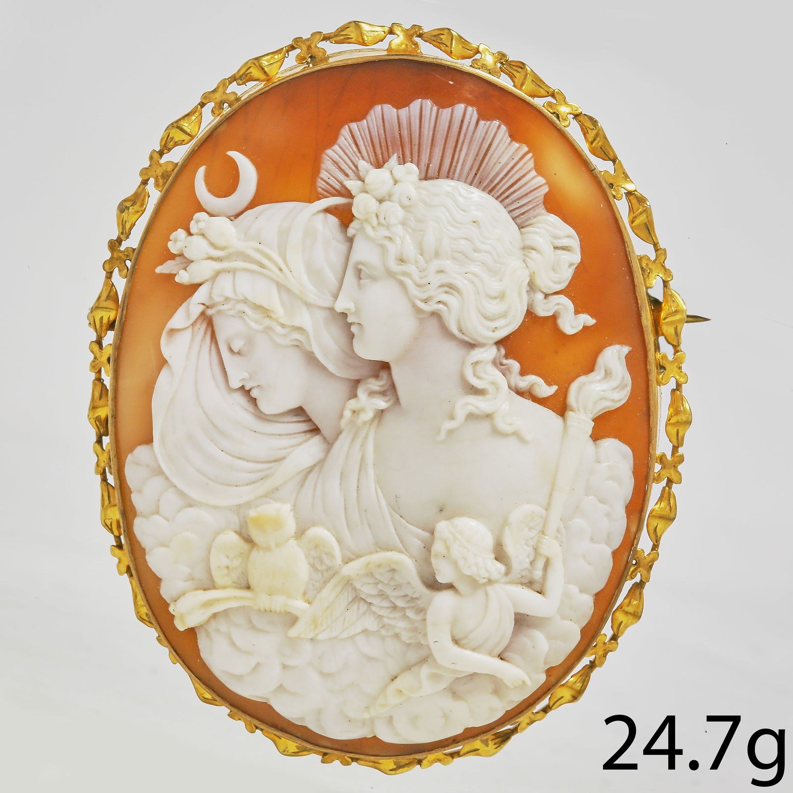 LARGE ANTIQUE SHELL CAMEO GOLD BROOCH: LARGE ANTIQUE SHELL CAMEO GOLD BROOCH 24.7 grams cameo in great condition fine craftsmanship L 7 cm W 5.6 cm