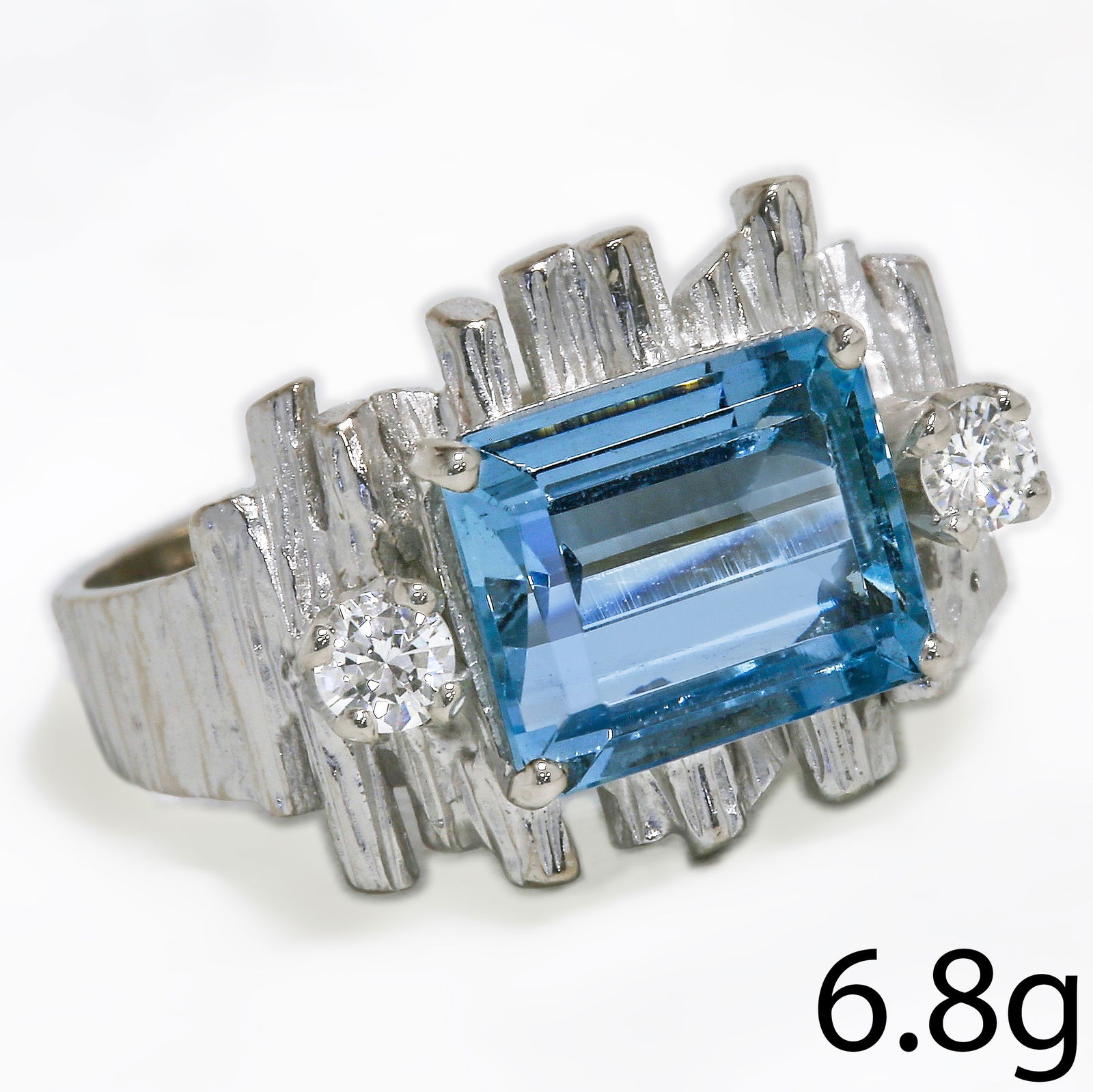 MODERNIST AQUAMARINE AND DIAMOND RING (1 of 1)
