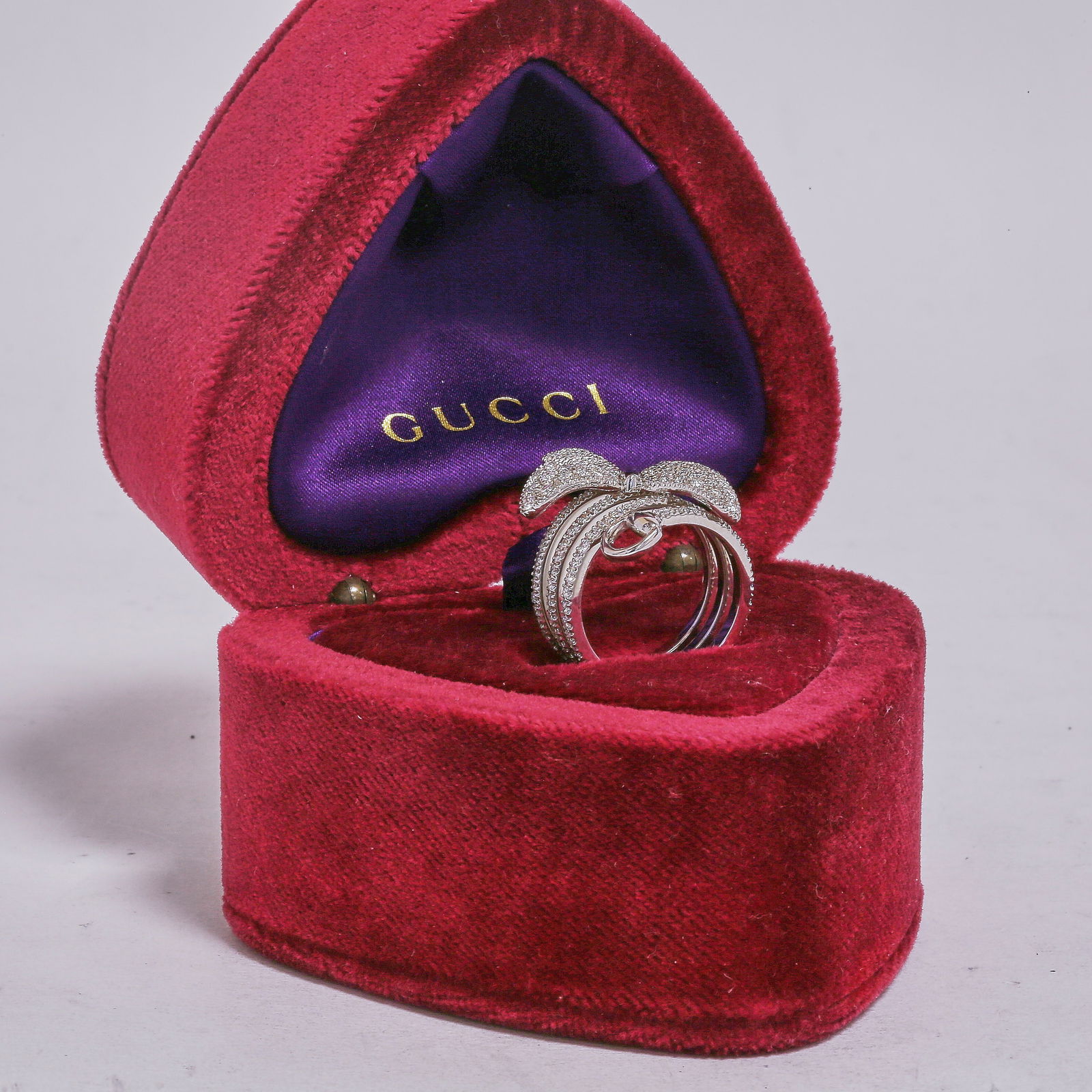 GUCCI DIAMOND BUTTERFLY RING: GUCCI DIAMOND BUTTERFLY RING 8.2 grams, 18 ct gold. Bright lively diamonds. Accompanied with a Gucci box.Size M.