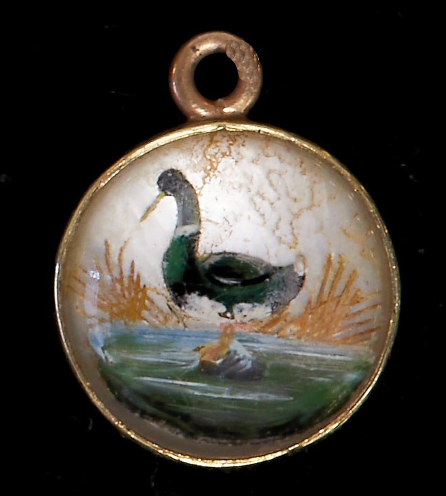 ESSEX CRYSTAL REVERSE INTAGLIO DUCK PENDANT (1 of 1)