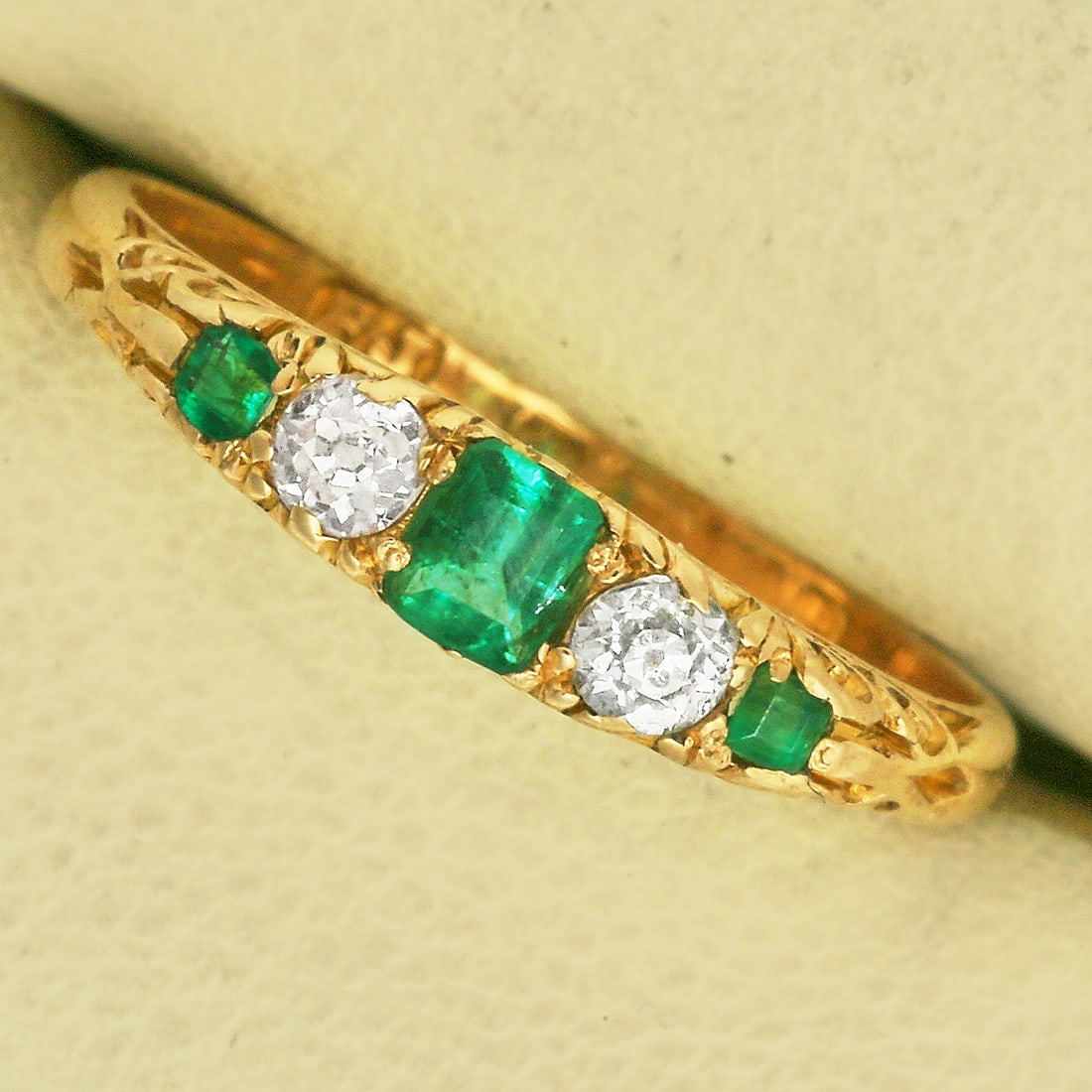 SWEET EMERALD AND DIAMOND RING (1 of 1)