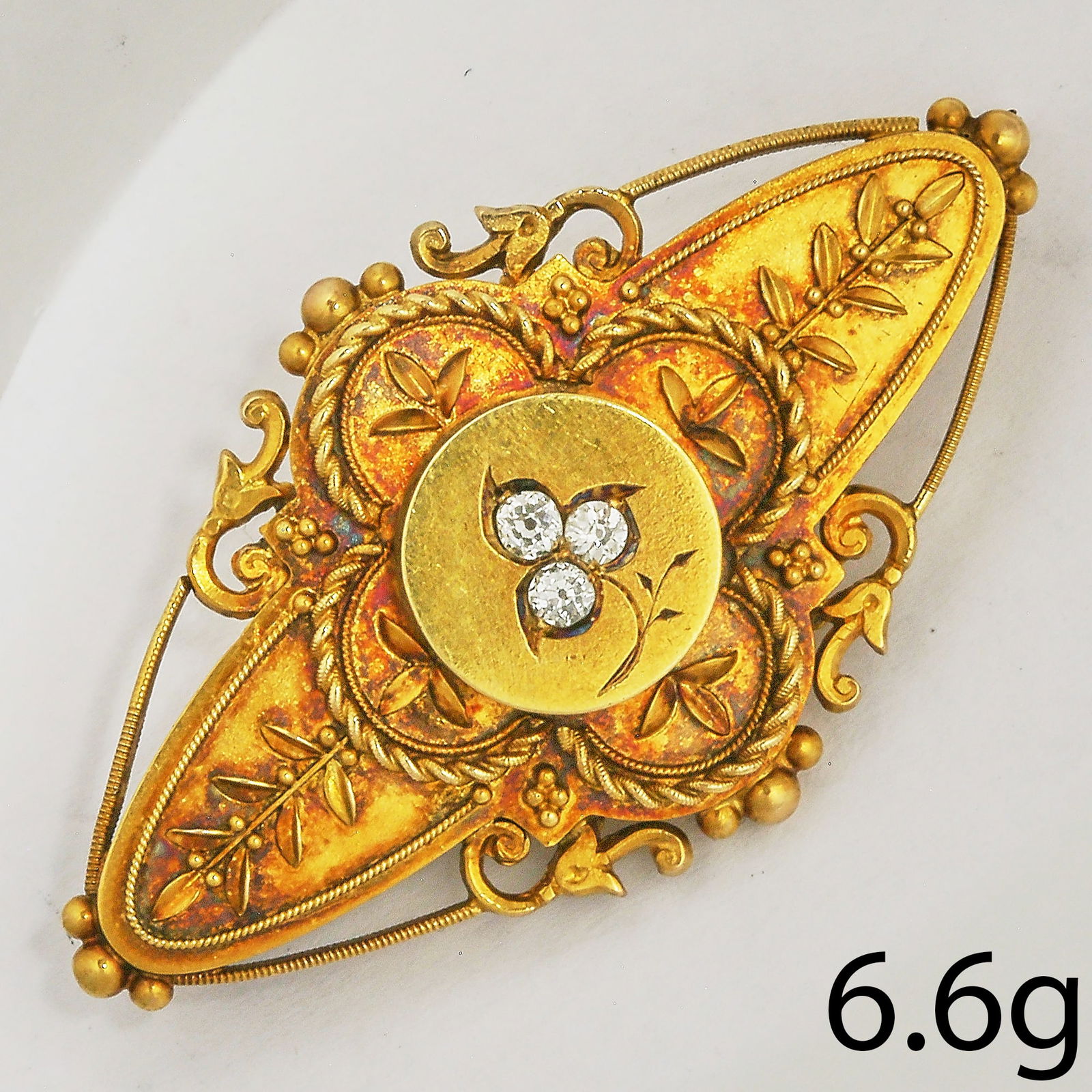 VICTORIAN DIAMOND BROOCH: VICTORIAN DIAMOND BROOCH,6,6 grams, 15 ct. gold.Diamonds bright and lovely.Locket back.W. 4.5 cm.