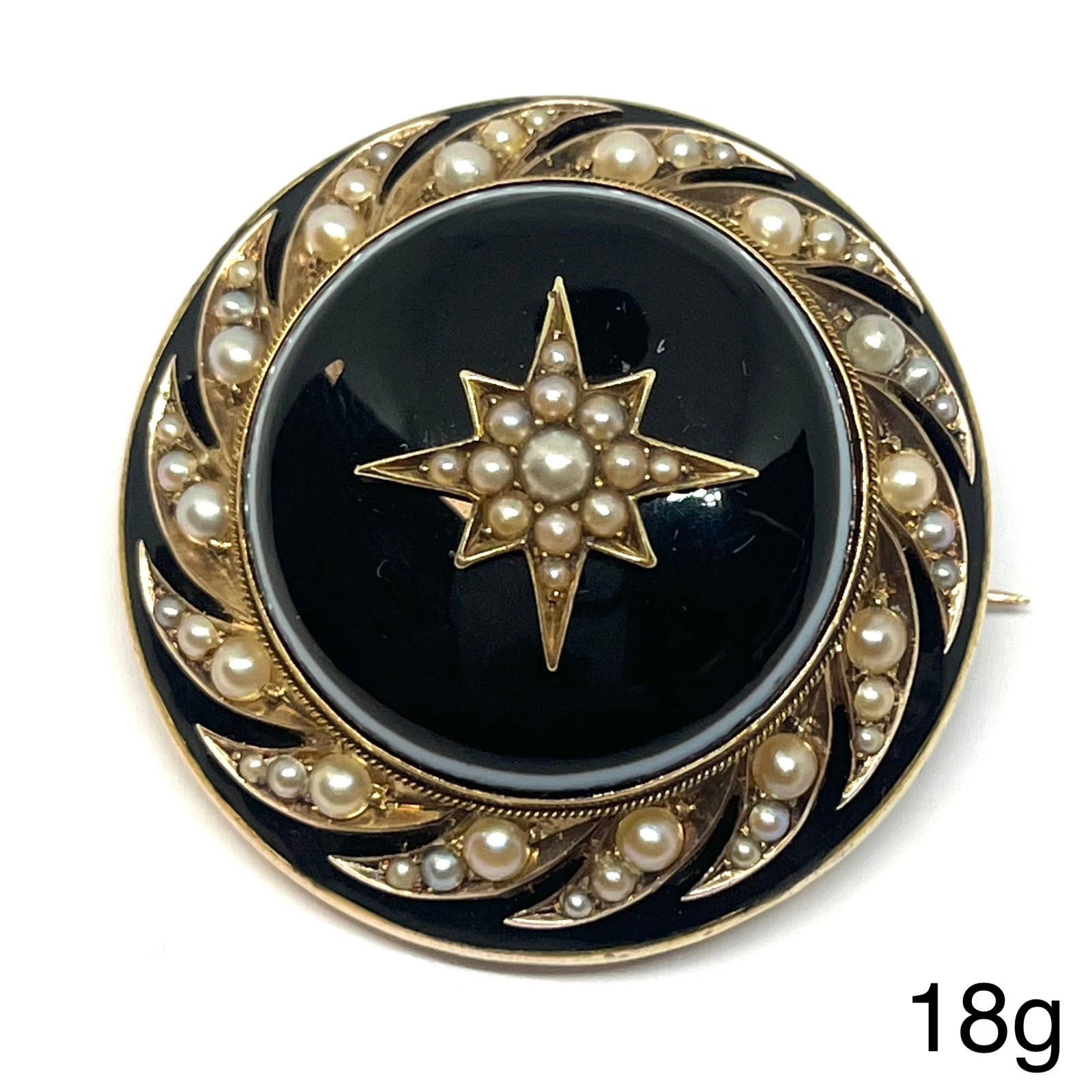 VICTORIAN BANDED AGATE PEARL AND ENAMEL TARGET BROOCH: VICTORIAN BANDED AGATE PEARL AND ENAMEL TARGET BROOCH18 grams, testing high carat gold. The central banded agate set with a starburst of pearls and surrounded by a pearl-set rim (pearls untested, assu