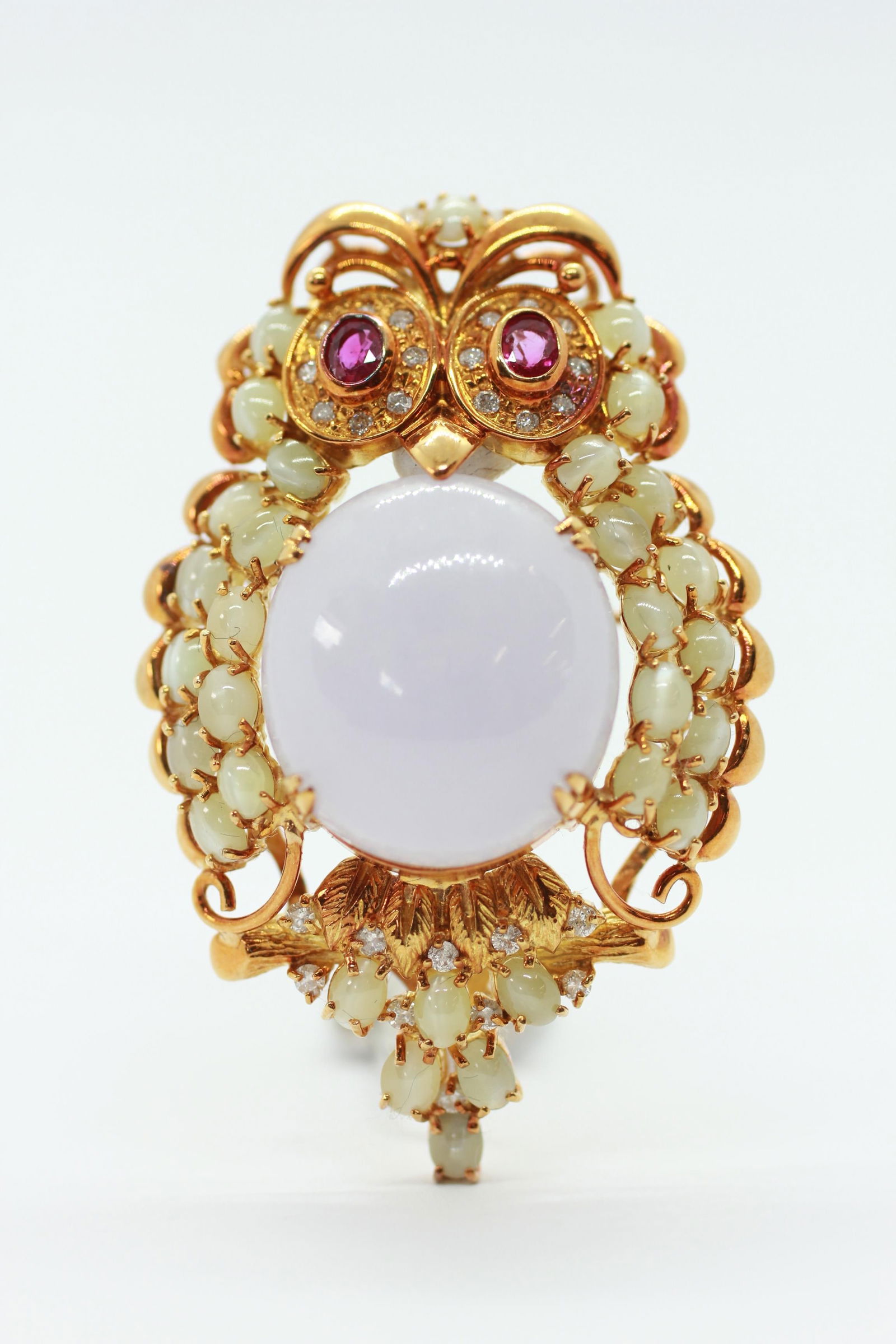 LOVELY RUBY AND DIAMOND OWL BROOCH: LOVELY RUBY AND DIAMOND OWL BROOCH,25.2 grams, 18 ct. gold.The eyes set with rubies and diamonds.The body set with a quartz. And cats eye stones.L. 5.4 cm.