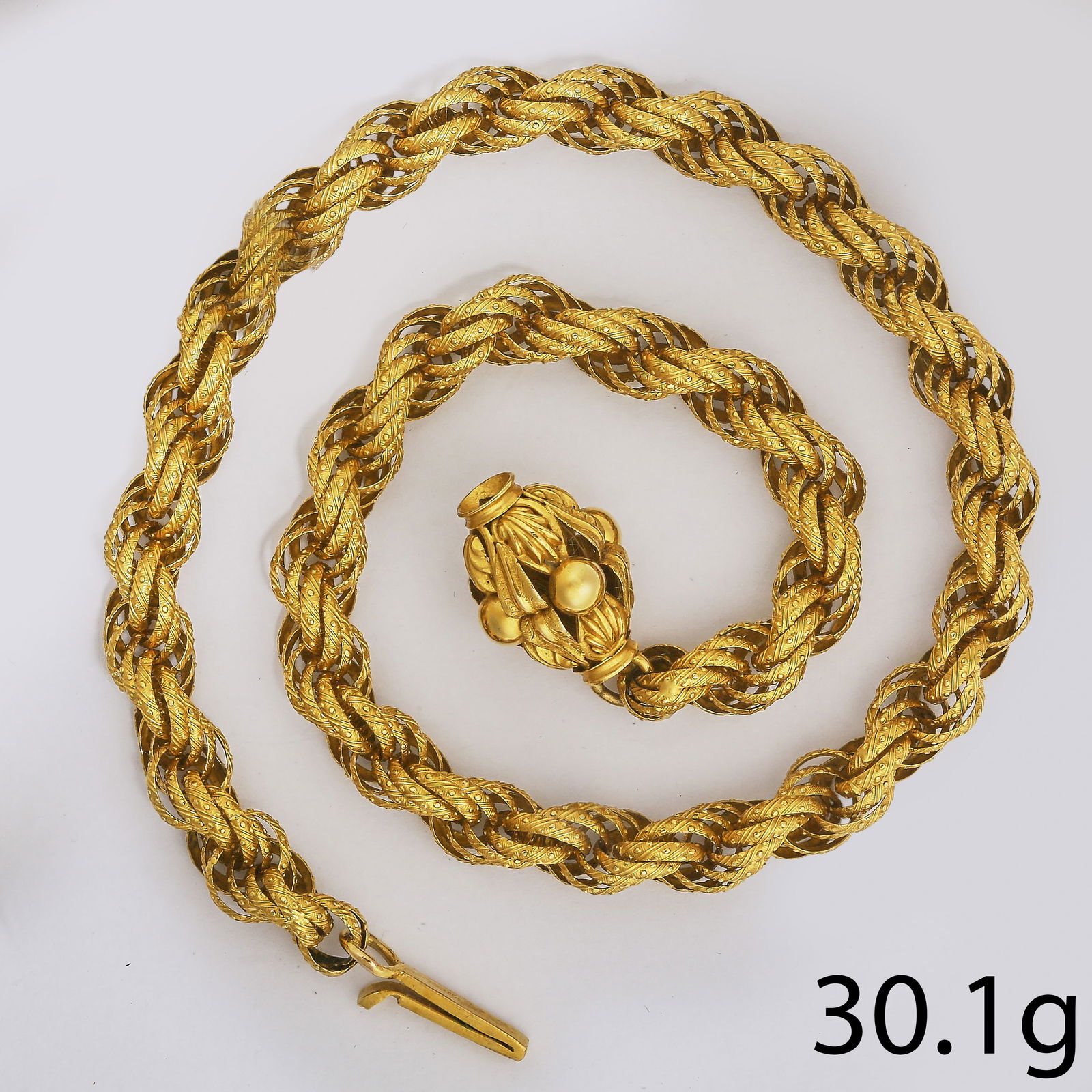 FINE GEORGIAN GOLD NECKLACE: FINE GEORGIAN GOLD NECKLACE,30.1 grams, testing high carat gold.The links of fine interlocked design, each link further individually with detailed relief decoration.L. 41 cm.