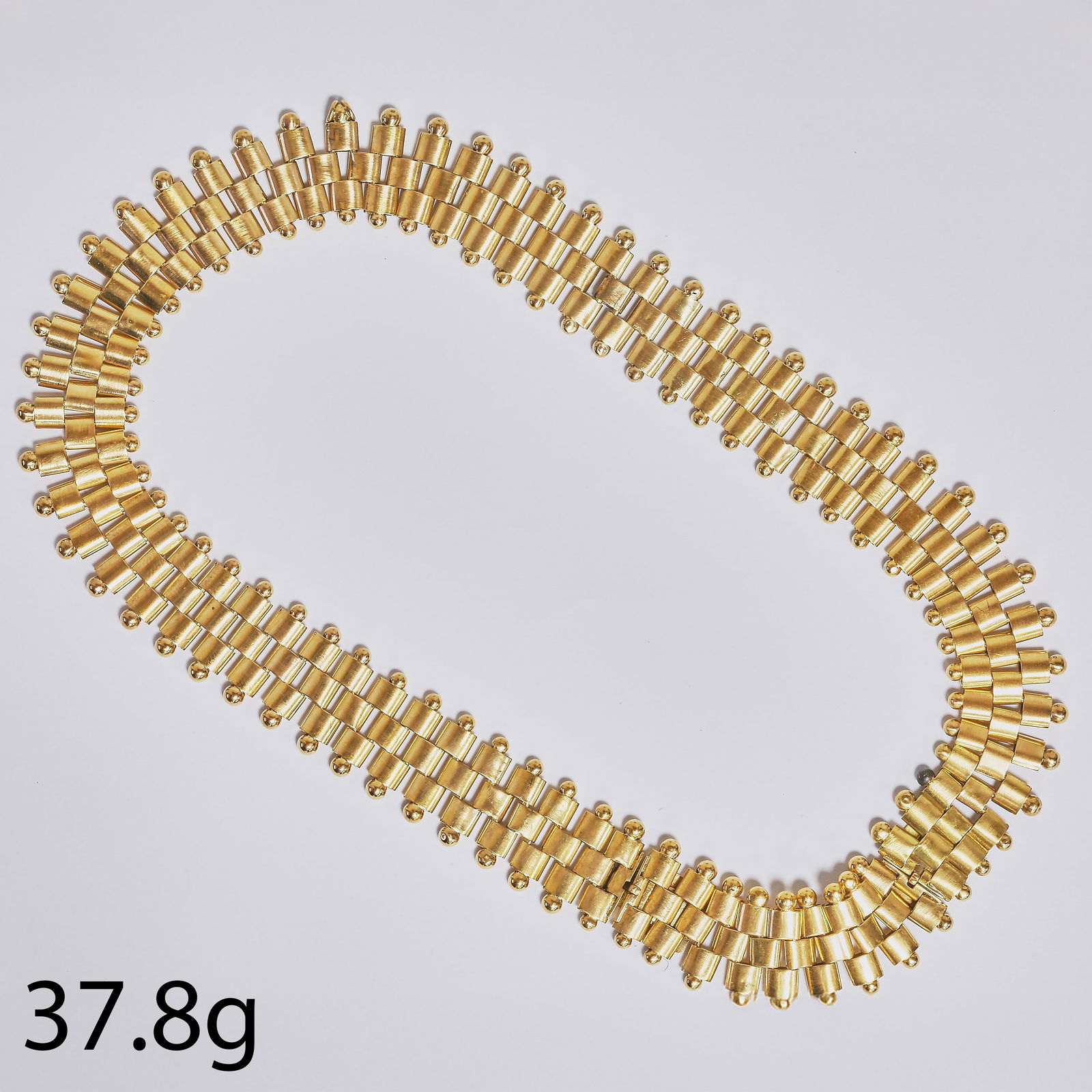 VICTORIAN GOLD NECKLACE: VICTORIAN GOLD NECKLACE,37.8 grams,Fine links, supple wearing necklace.L. Wearable as 38 or 33 cm.