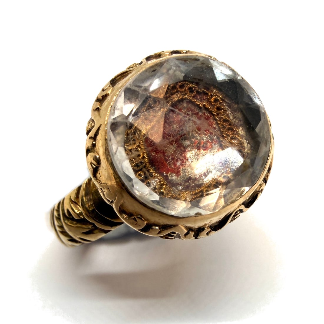 RARE STUART CRYSTAL RING, 17th century: RARE STUART CRYSTAL RING, 17th century.testing high carat gold.With part fine wirework design under the Stuart crystal head.The back of the head with black and white enamel.Fine detailed carved shank.
