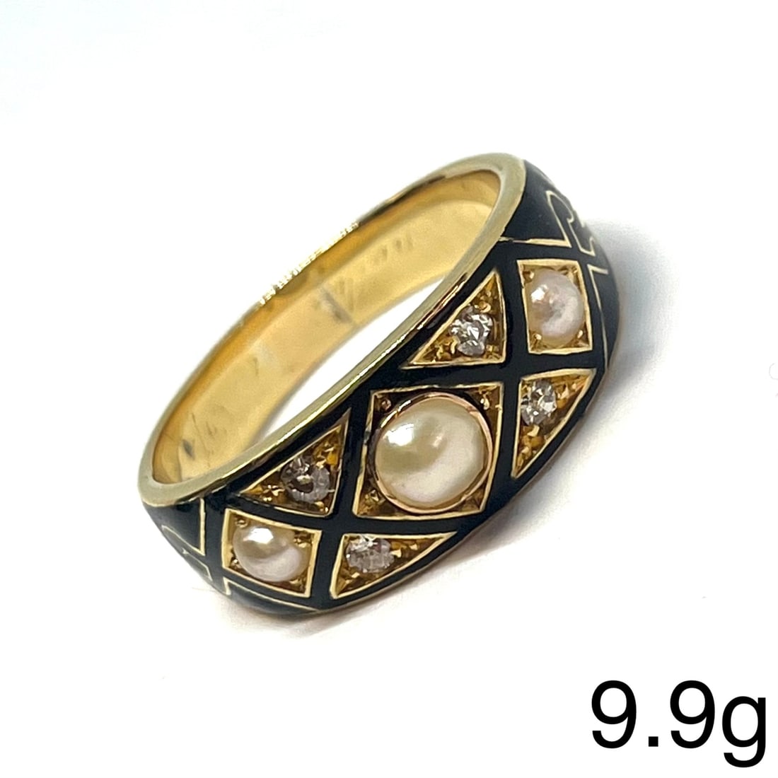UNUSUAL ANTIQUE ENAMEL PEARL AND DIAMOND RING: UNUSUAL ANTIQUE ENAMEL PEARL AND DIAMOND RING,9.9 grams, 18 ct. gold.Fine pearls.Bright and lively old cut diamonds.Size S 1/2.
