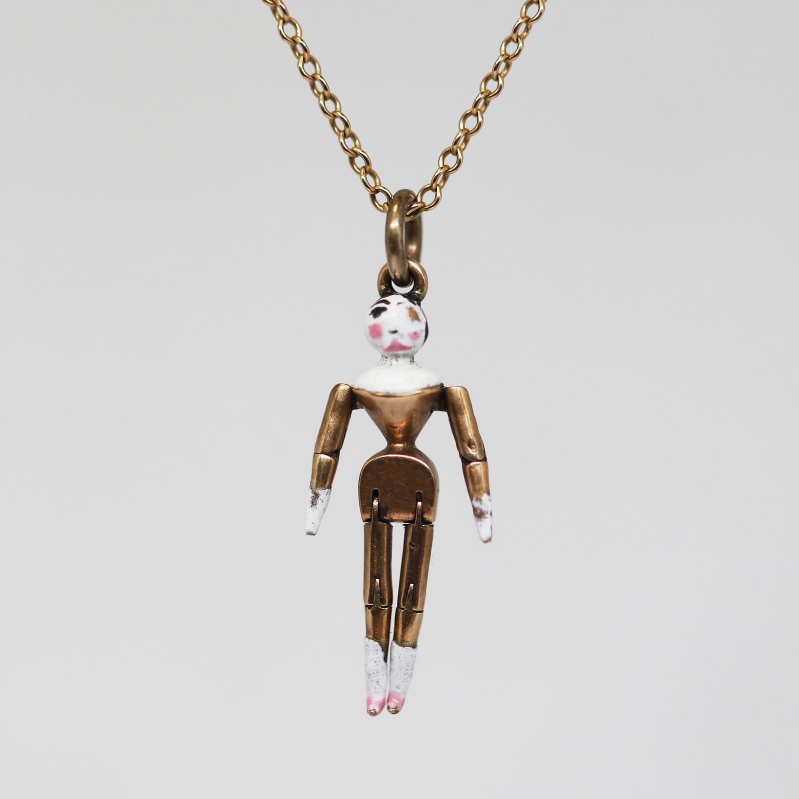 RARE VICTORIAN PEG DOLL PENDANT AND CHAIN: RARE VICTORIAN PEG DOLL PENDANT AND CHAIN 4.7 grams in great condition fine craftsmanship with gold chainpendant L 3.2 cm chain L 44 cm