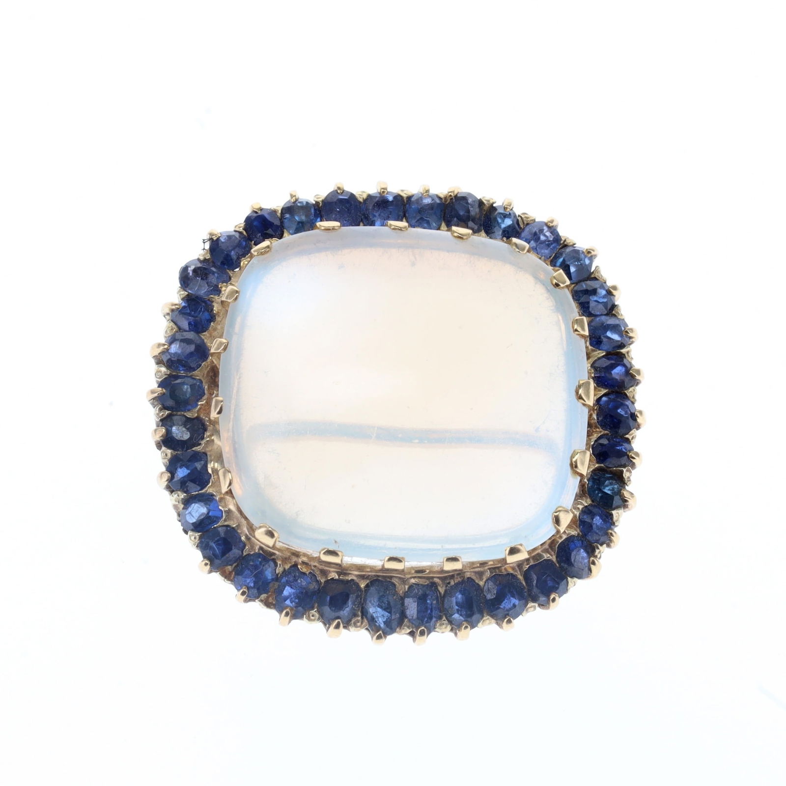 LARGE MOONSTONE AND SAPPHIRE GOLD BROOCH: LARGE MOONSTONE AND SAPPHIRE GOLD BROOCH,18 grams.Large moonstone with nice blue shiller of approx. 30 ct.Surrounded by rich and vibrant sapphires, totalling approx. 3.40 ct.W. 3.2 cm.