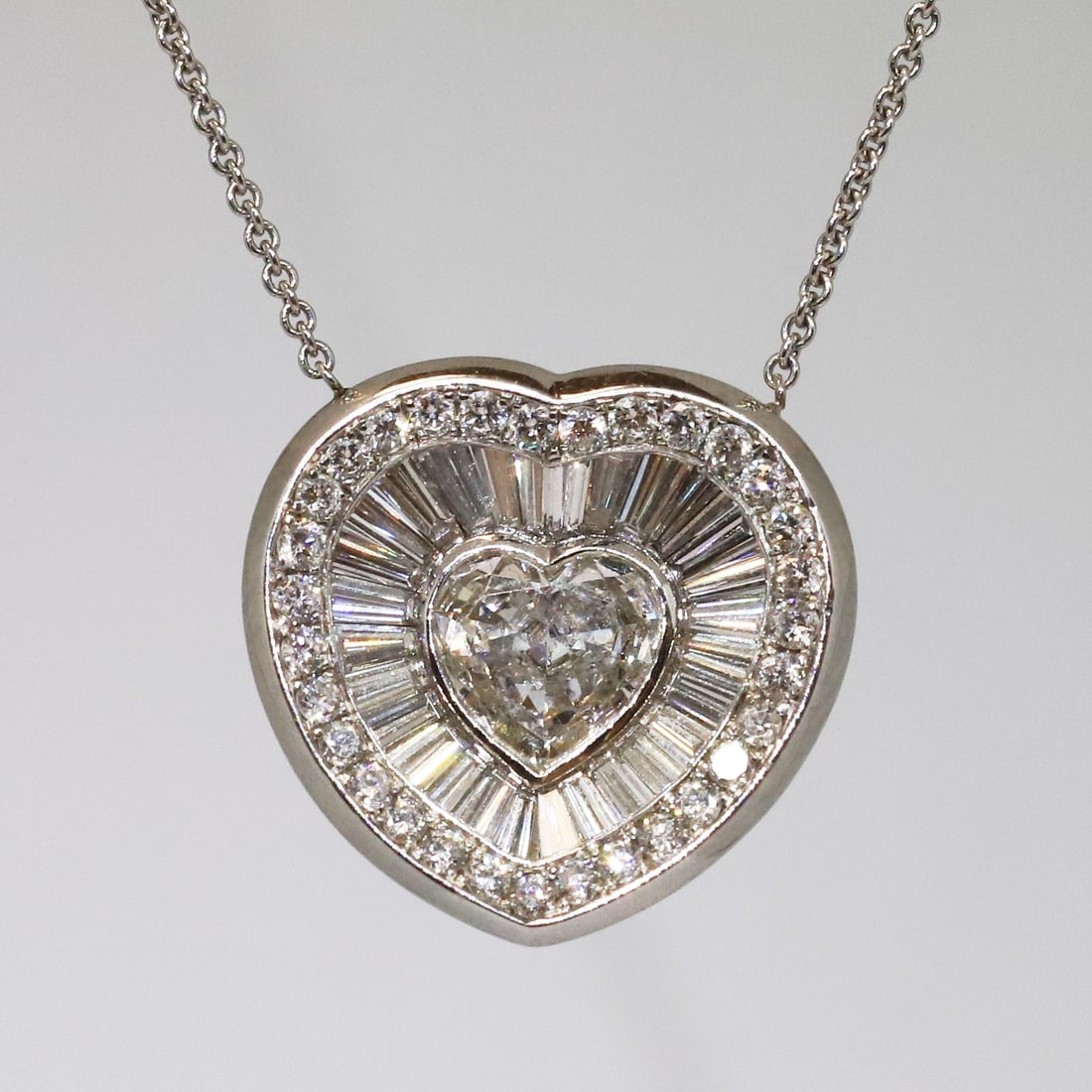 ELEGANT DIAMOND HEART SHAPED PENDANT NECKLACE (1 of 1)