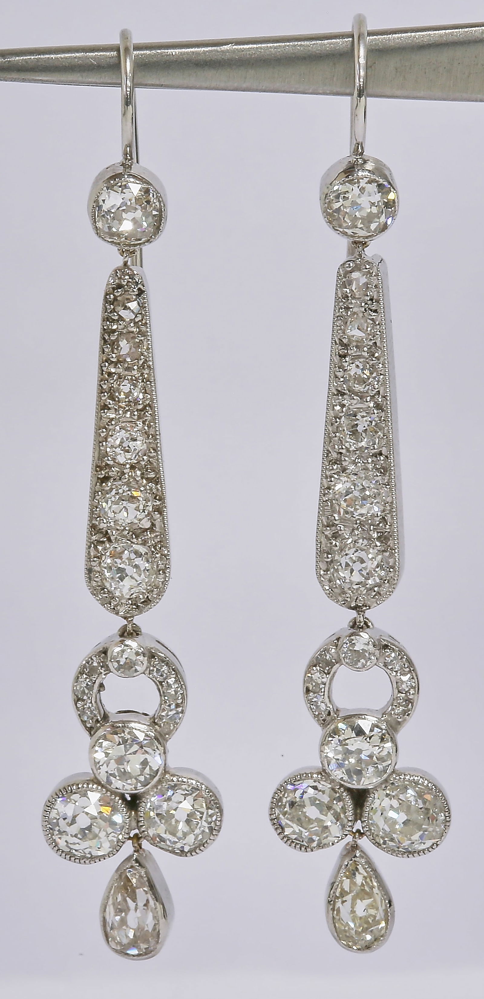 PAIR OF ELEGANT DIAMOND DROP EARRINGS (1 of 1)