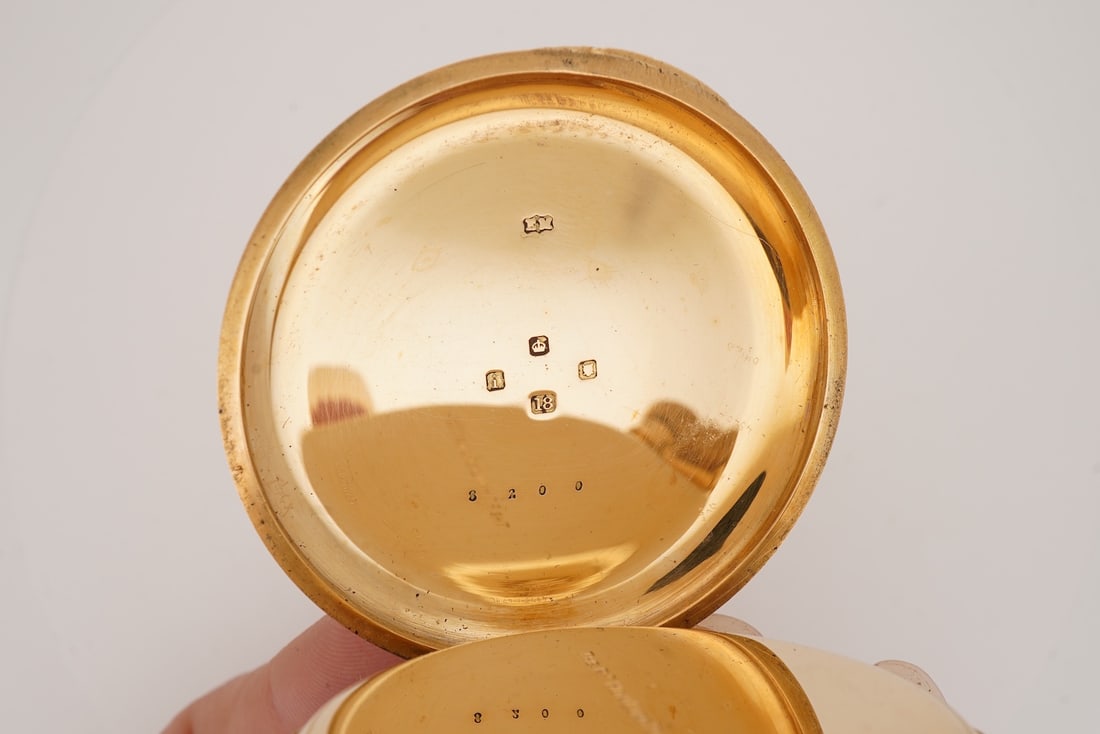 CLERKE, HALF HUNTER GOLD POCKET WATCH: CLERKE, HALF HUNTER GOLD POCKET WATCH,118.8 grams, 18 ct. gold.Enamel dial, Roman numerals.Manual winding.49.5 mm.