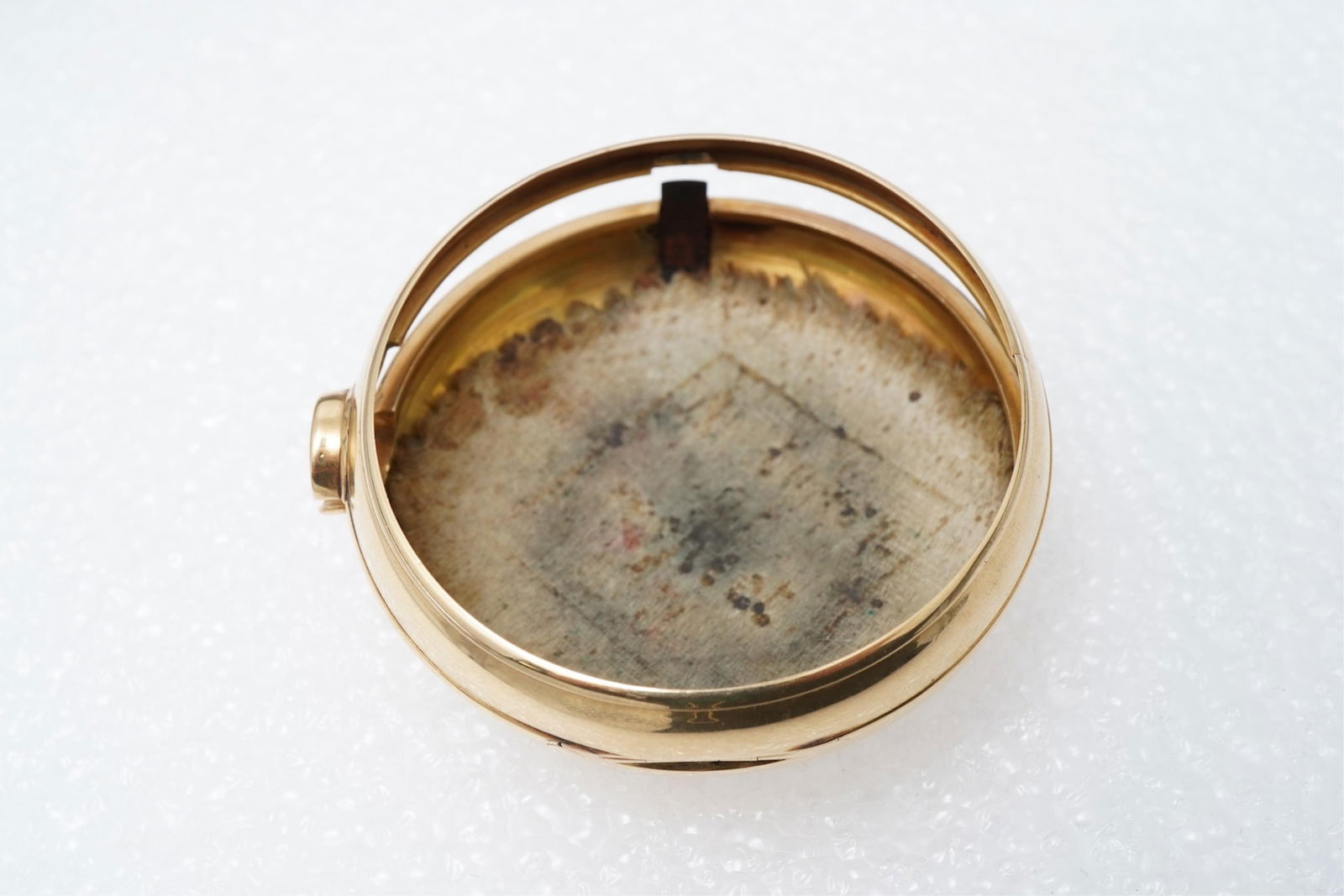 JAMES GLOVER, LARGE GEORGIAN POCKET WATCH WITH OUTER CASE: JAMES GLOVER, LARGE GEORGIAN POCKET WATCH WITH OUTER CASE.160 grams, 18 ct. gold.Roman numerals.Key winding.Movement signed James Glover of Manchester.Diam .55 mm.