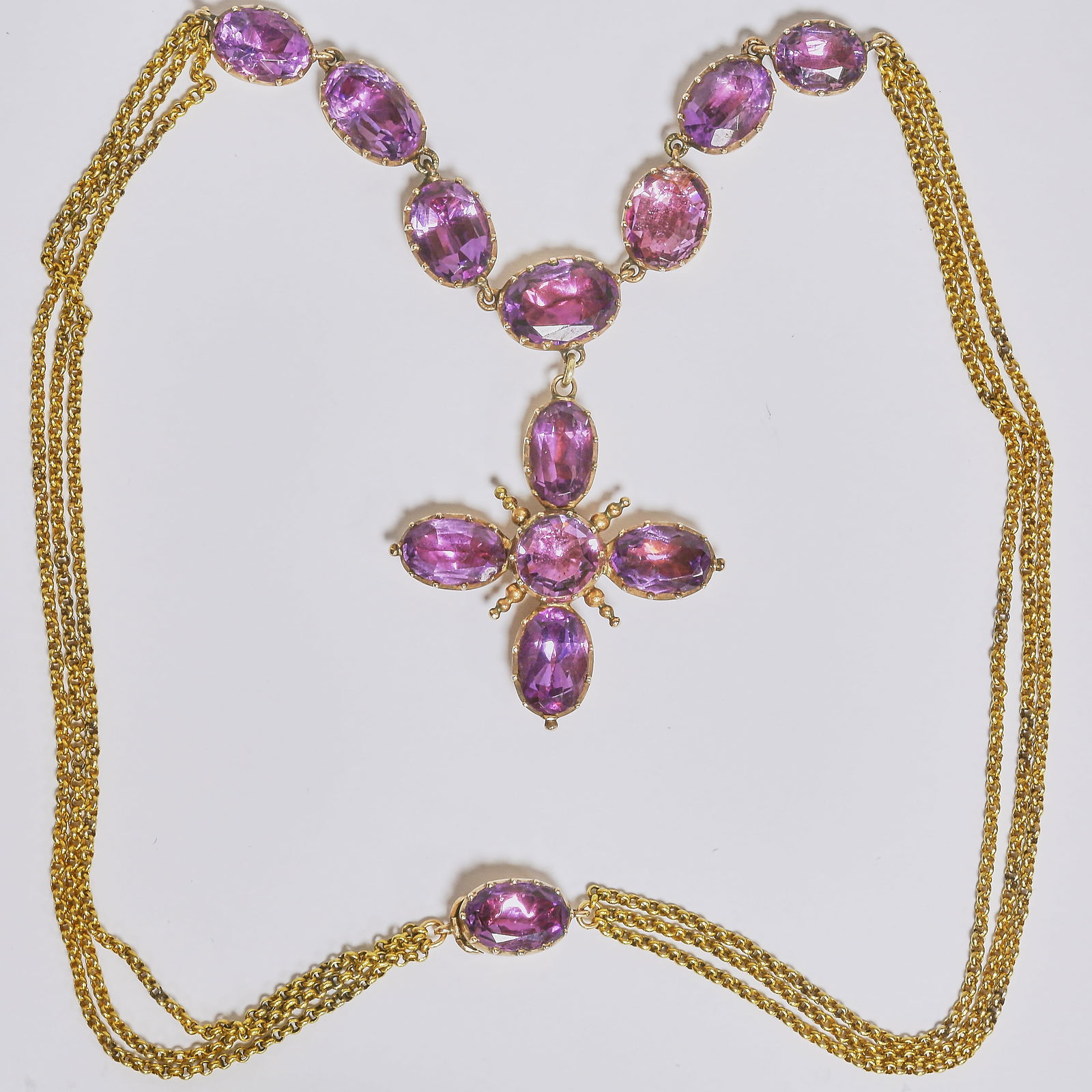 FINE VICTORIAN AMETHYST AND GOLD CROSS PENDANT NECKLACE: FINE VICTORIAN AMETHYST AND GOLD CROSS PENDANT NECKLACE 20.7 grams rich vibrant amethysts fine craftsmanship Drop L 3.8 cm.chain L 40.5 cm.