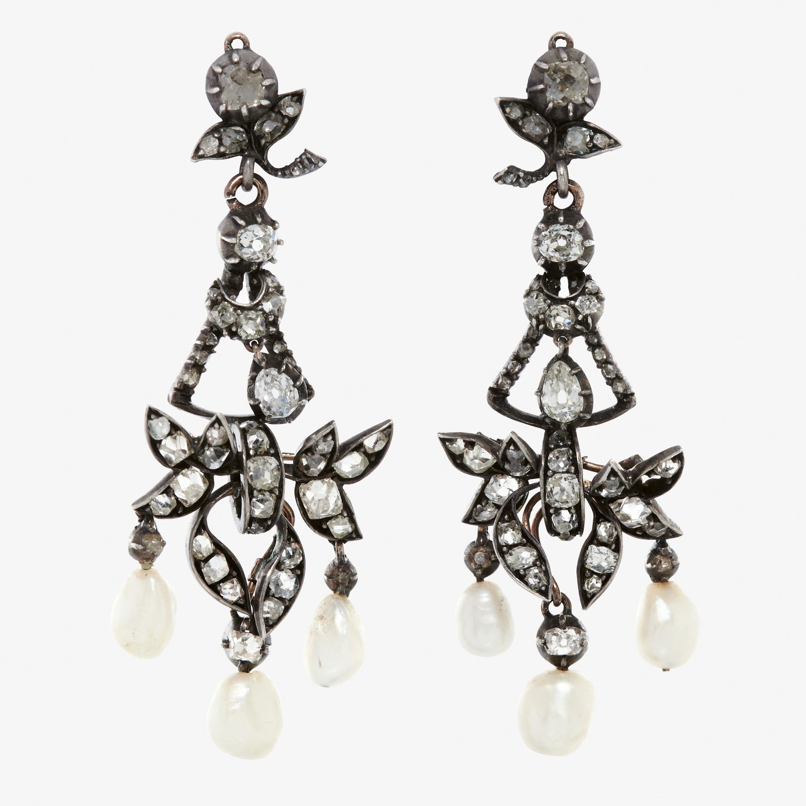 IMPORTANT PAIR OF VICTORIAN DIAMOND AND PEARL EARRINGS: IMPORTANT PAIR OF VICTORIAN DIAMOND AND PEARL EARRINGS 8.5 gram bright lively old cut diamonds well matched pearls fine craftsmanship L 5.1 cm