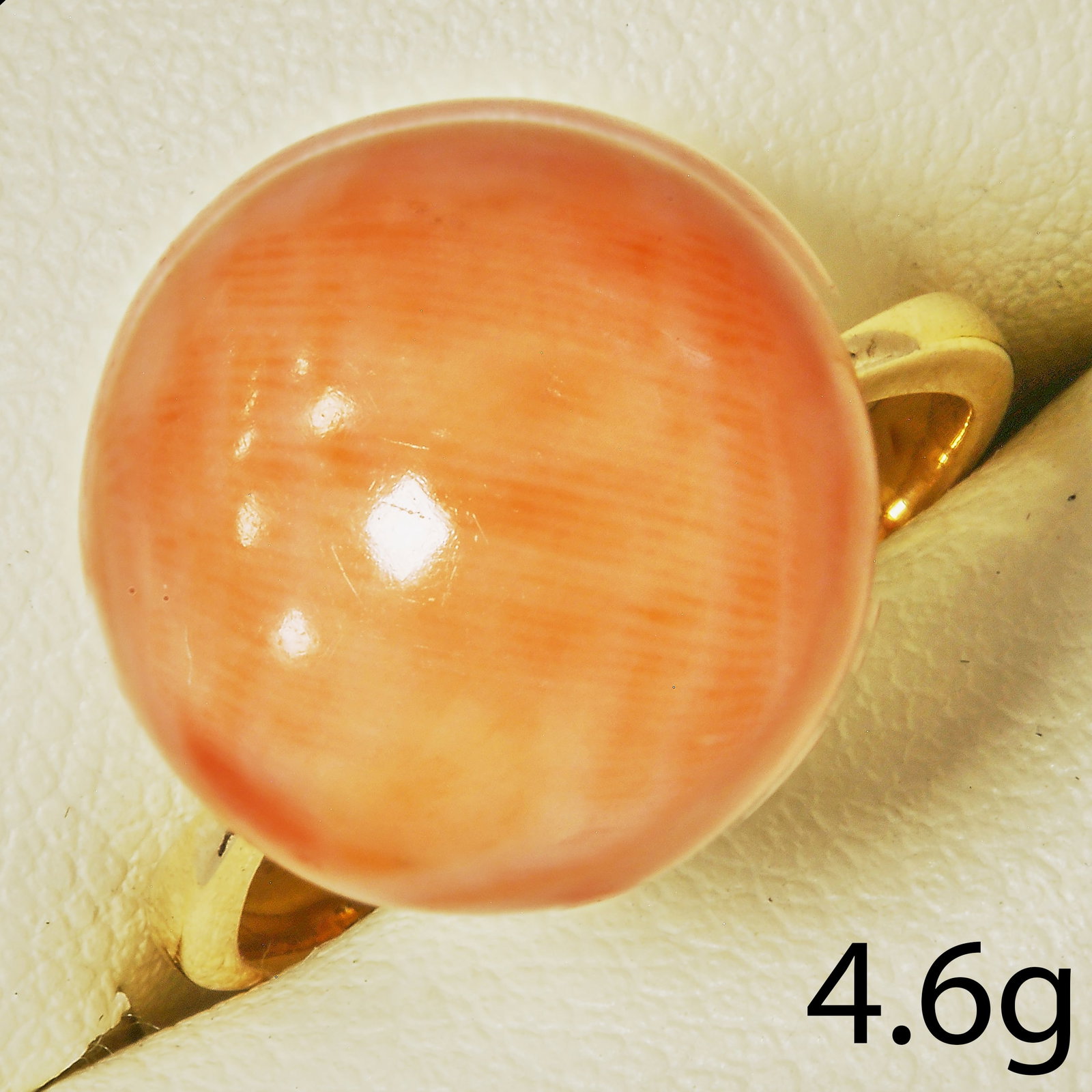 LARGE CORAL SINGLE STONE RING: LARGE CORAL SINGLE STONE RING,4.6 grams, testing 18 ct. gold.Coral of approx. 13.6 mm.Size K.