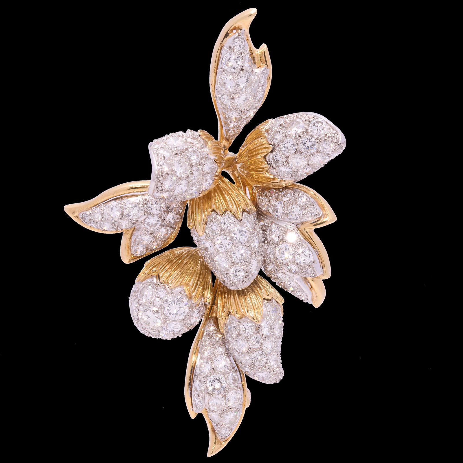 ATTRIBUTED TIFFANY & CO ARTICULATED DIAMOND BROOCH: ATTRIBUTED TIFFANY & CO ARTICULATED DIAMOND BROOCH 29.8 grams high carat gold bright lively well match diamonds approx 10 ct fine craftsmanship in excellent condition L 7 cm