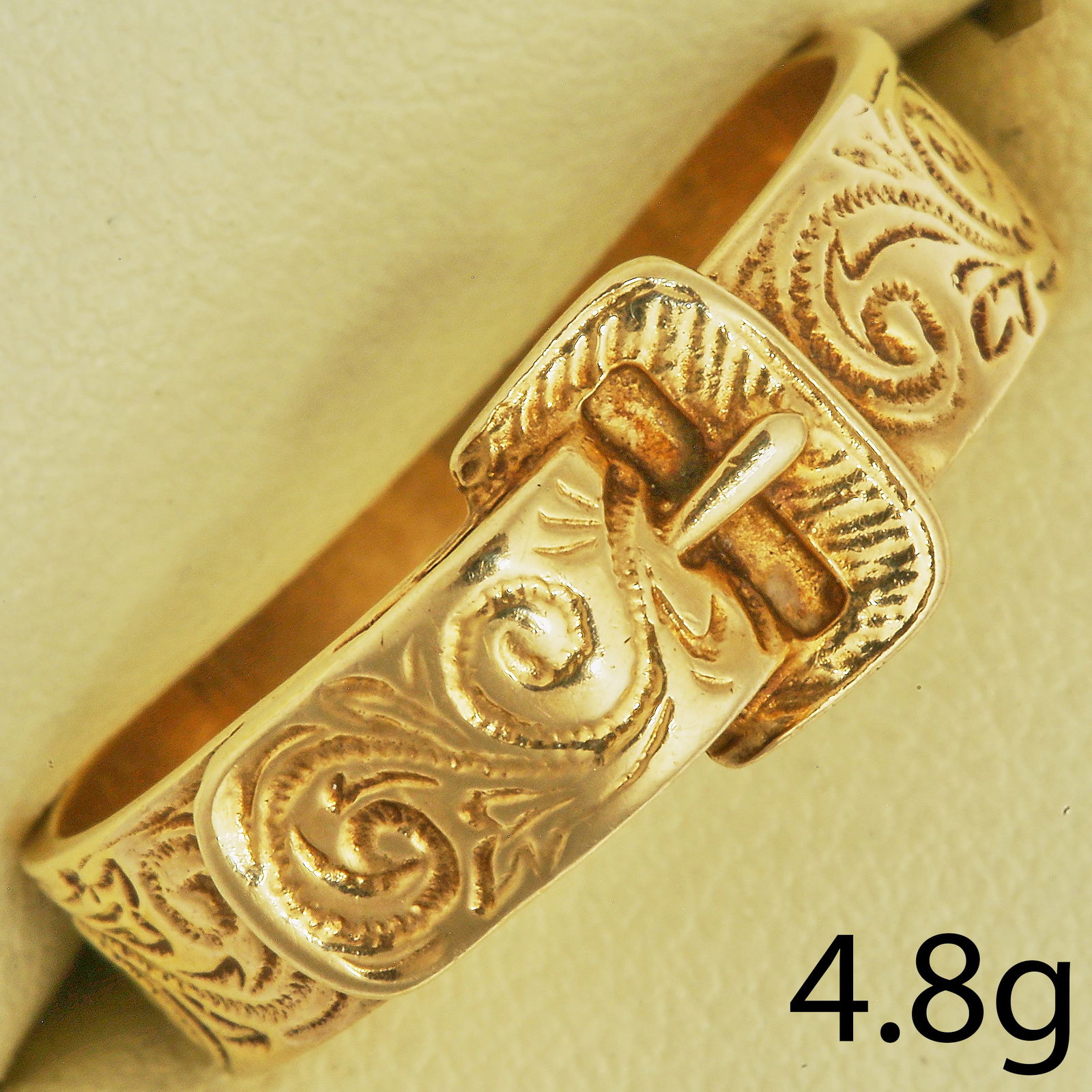 GOLD BUCKLE RING (1 of 1)