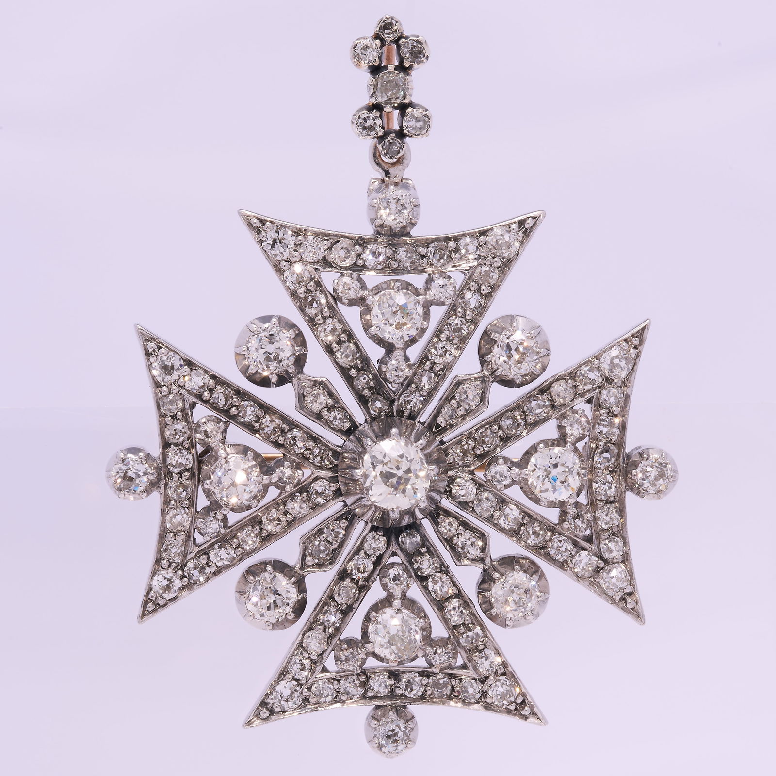 VICTORIAN DIAMOND MALTESE CROSS PENDANT: VICTORIAN DIAMOND MALTESE CROSS PENDANT,21 grams bright lively old cut diamonds, totalling approx. 4.75 ct. fine craftsmanship L 5.9 cm W 4.1 cm
