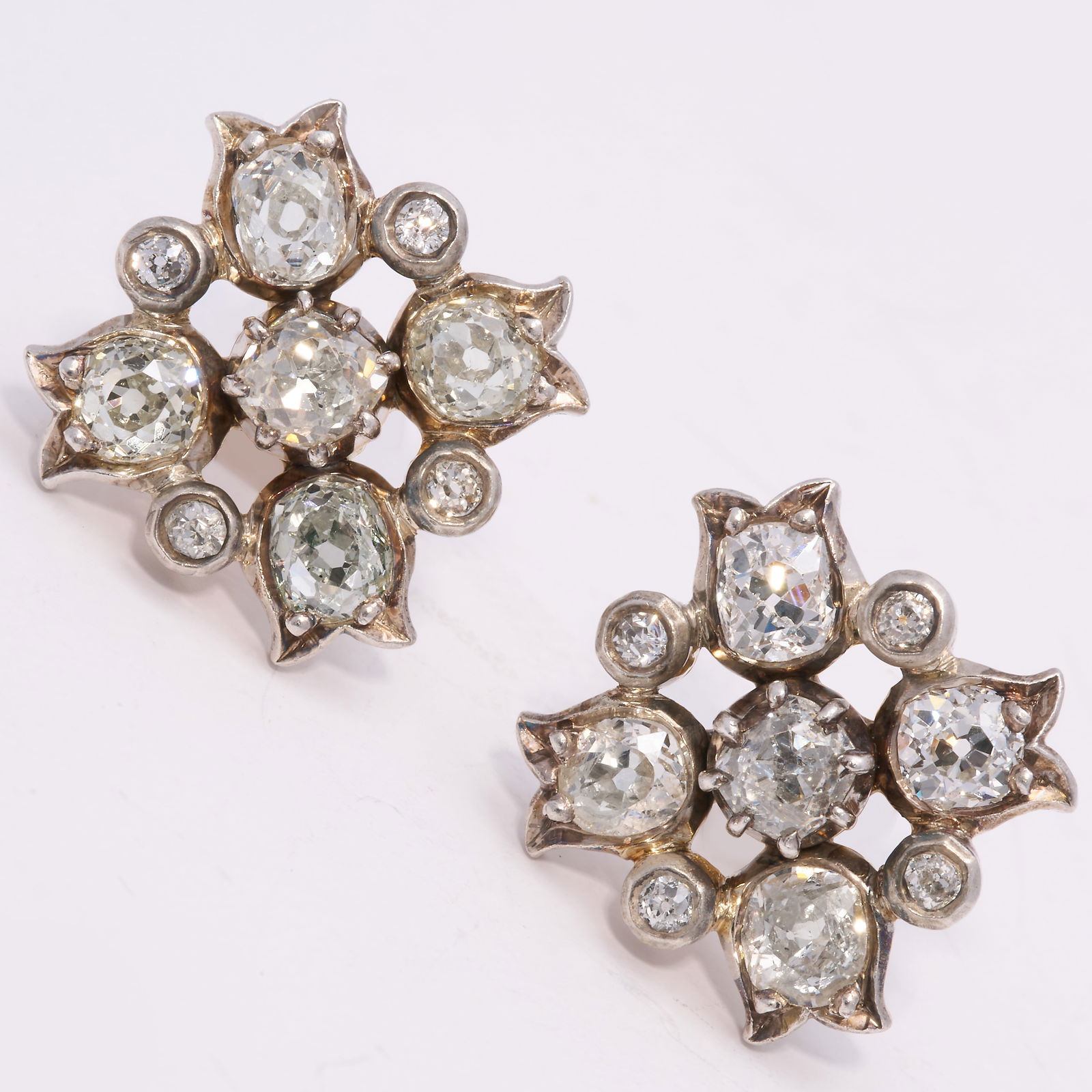 ELEGANT PAIR OF ANTIQUE DIAMOND EARRINGS (1 of 1)