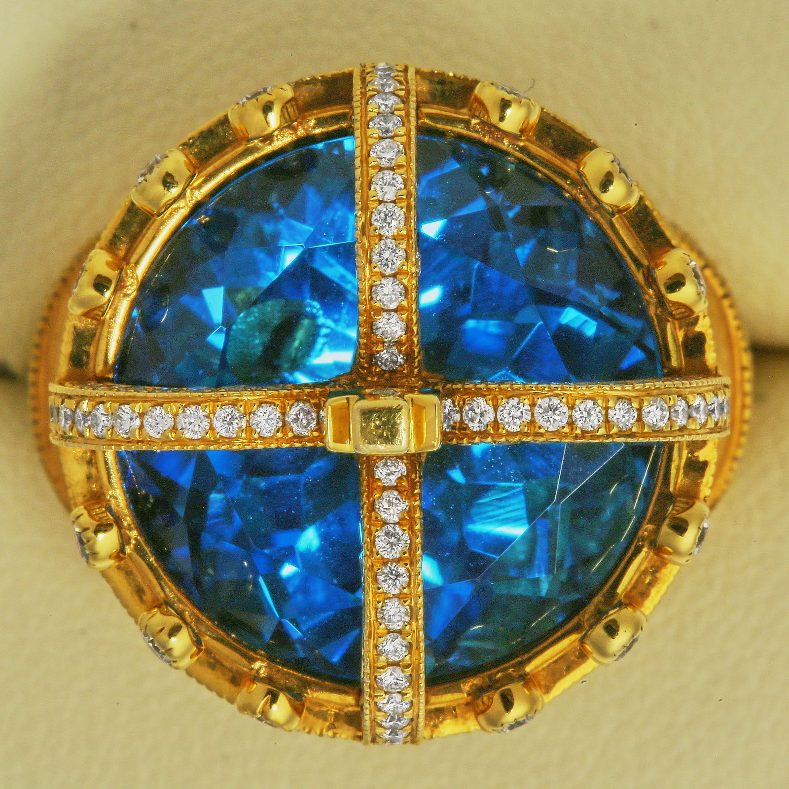 RARE AND UNUSUAL DIAMOND AND TOPAZ CROWN RING: RARE AND UNUSUAL DIAMOND AND TOPAZ CROWN RING,28 grams, 18 ct. gold.The crown set with diamonds totalling approx. 1.65 ct.And a vibrant blue topaz of 25.25 ct. (Engraved weights).Size N.