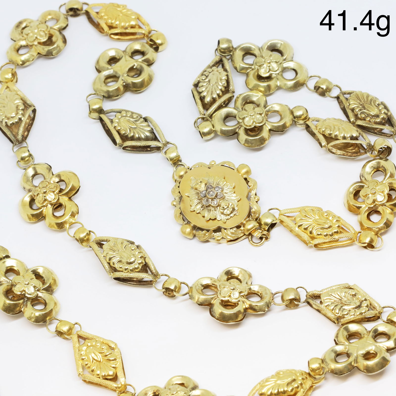 VICTORIAN DIAMOND LONG GUARD CHAIN NECKLACE: VICTORIAN DIAMOND LONG GUARD CHAIN NECKLACE,41,4 grams, testing high carat gold.Lovely diamonds on the clasp.The links of fine 3-dimensional design to the front and back.L. 103 cm.