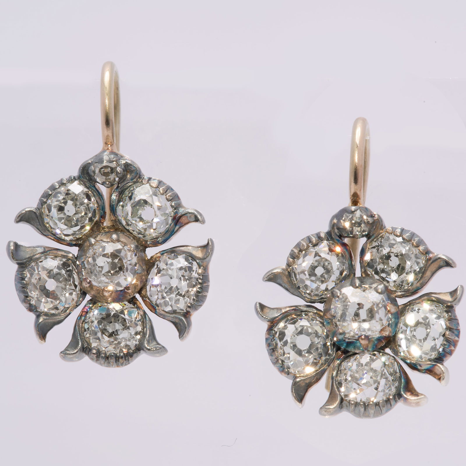 ANTIQUE DIAMOND CLUSTER EARRINGS: ANTIQUE DIAMOND CLUSTER EARRINGS 3.6 grams bright lively old cut diamonds approx 3 ct 1.4 cm diameter
