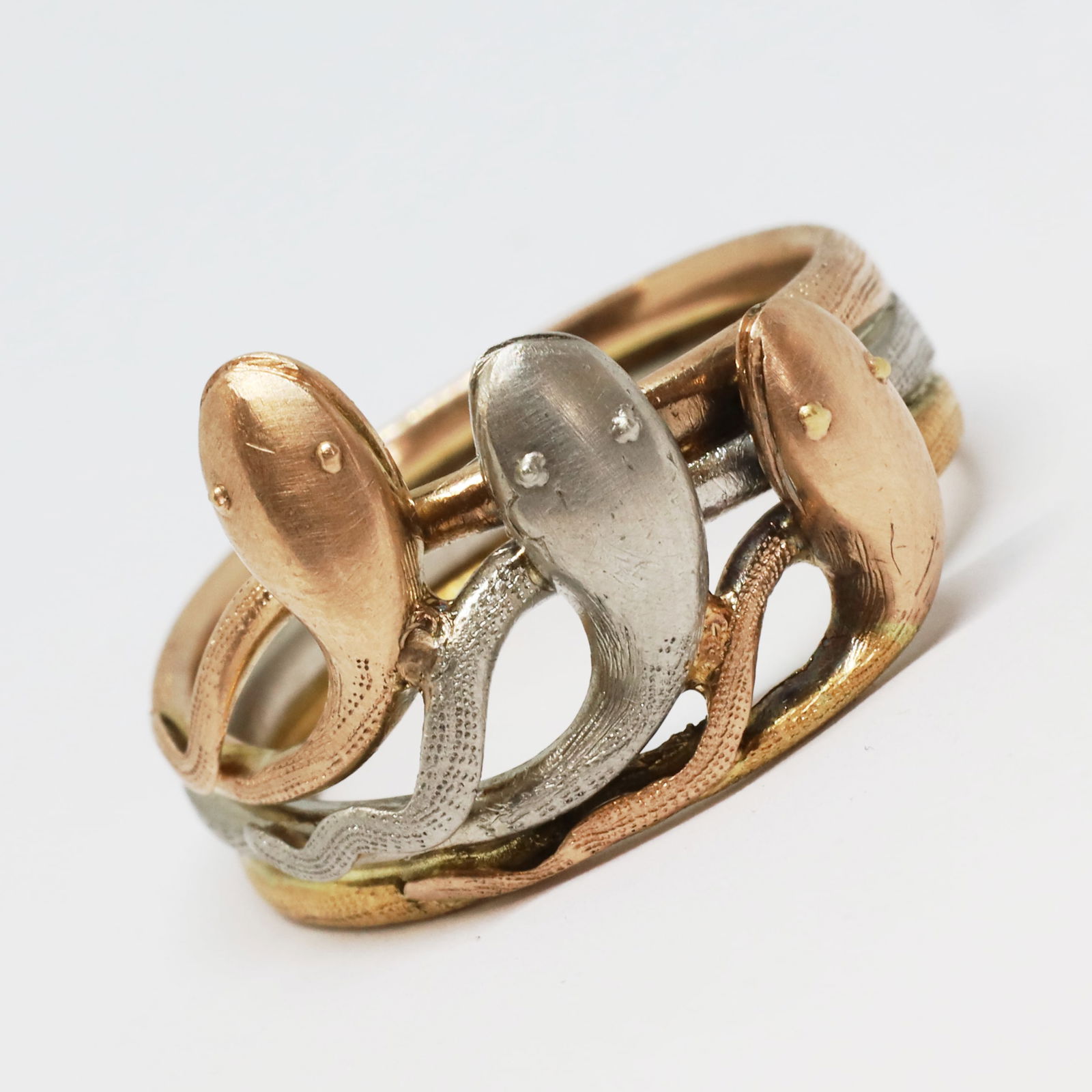 UNUSUAL 3-COLOUR GOLD TRIPLE SNAKE RING (1 of 1)
