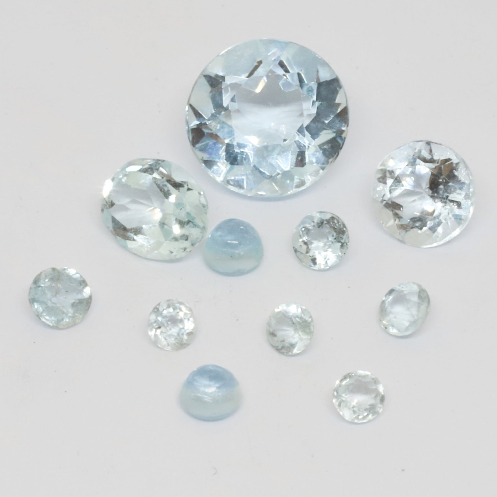 LOT OF MIXED CUT AQUAMARINES, TOTALLING APPROX. 8,32 CT.: LOT OF MIXED CUT AQUAMARINES, TOTALLING APPROX. 8,32 CT.