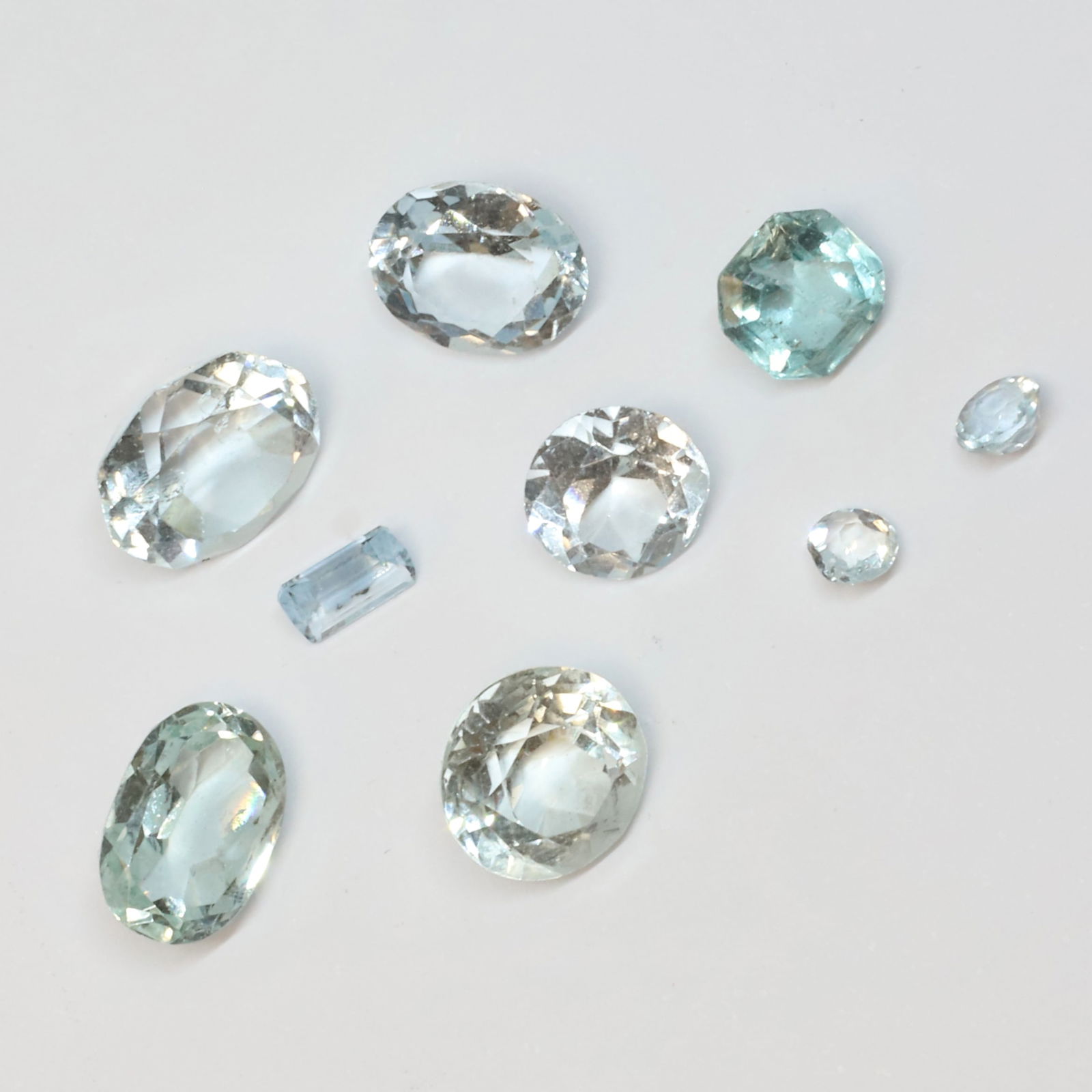 LOT OF MIXED CUT AQUAMARINES, TOTALLING APPROX. 9,67 CT.: LOT OF MIXED CUT AQUAMARINES, TOTALLING APPROX. 9,67 CT.