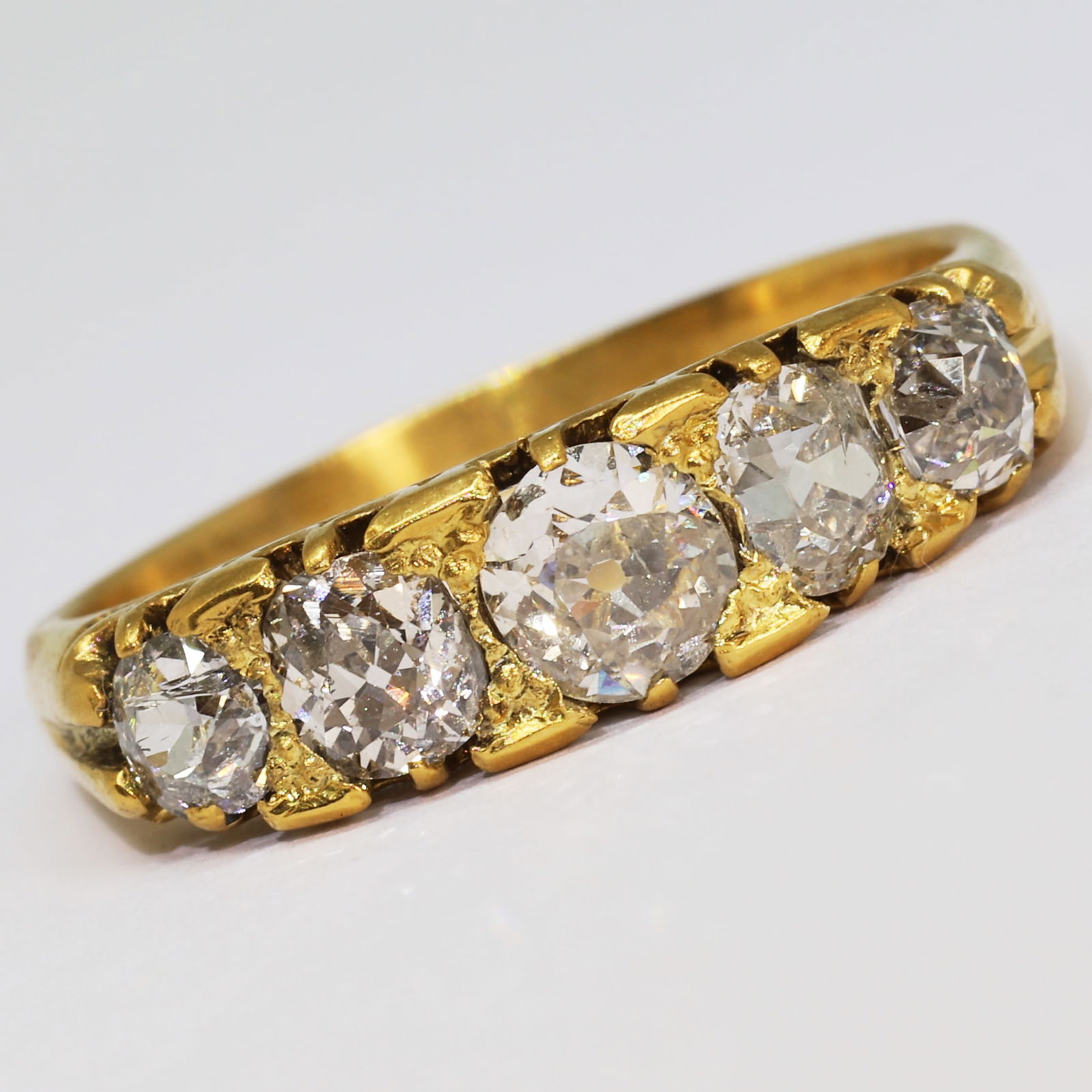 ANTIQUE 5-STONE DIAMOND RING: ANTIQUE 5-STONE DIAMOND RING,3,4 grams, testing high carat gold.Bright and lively old cut diamonds, totalling approx. 1.45 ct.Size O.