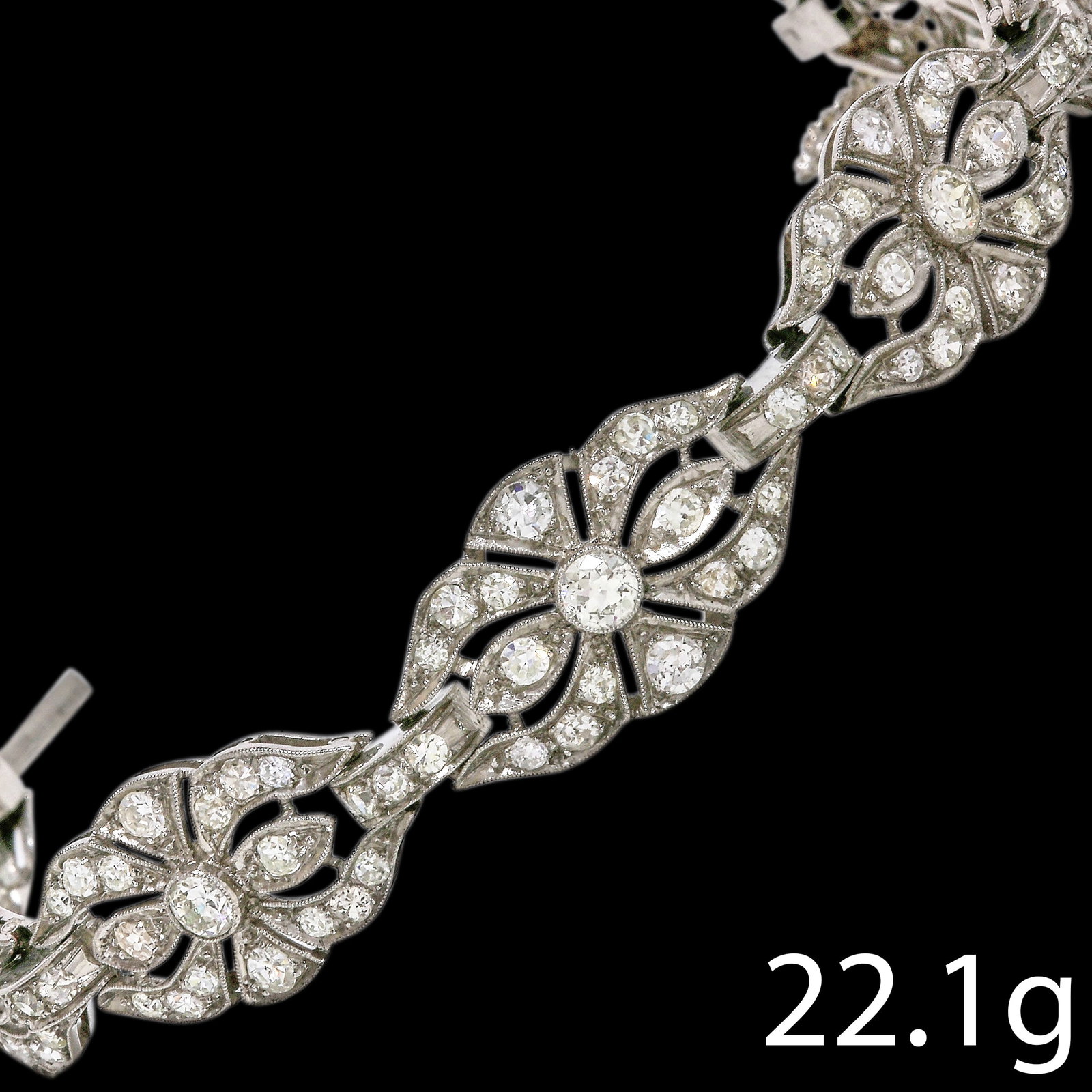 ART-DECO DIAMOND BRACELET: ART-DECO DIAMOND BRACELET,22.1 grams, testing high carat gold.Diamonds bright and lively, totalling approx. 4.50 ct.L. 18 cm.
