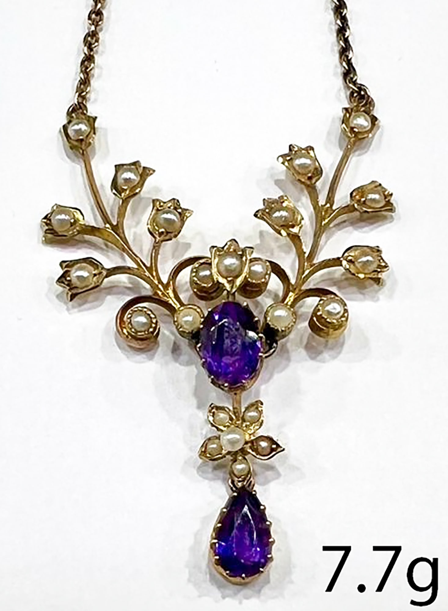 EDWARDIAN GOLD AMETHYST AND PEARL NECKLACE: EDWARDIAN GOLD AMETHYST AND PEARL NECKLACE 7.7 grams matching vibrant amethysts matching pearls, untested L 37 cm