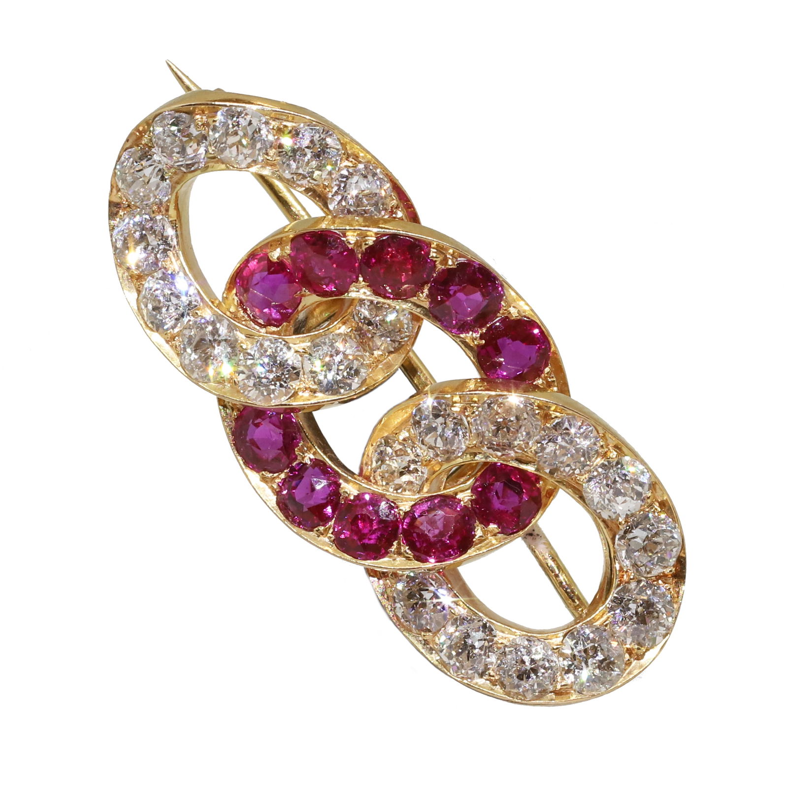 FINE EDWARDIAN RUBY AND DIAMOND ENTWINED BROOCH: FINE EDWARDIAN RUBY AND DIAMOND ENTWINED BROOCH,9.4 grams, testing high carat gold.Bright and lovely old cut diamonds, totalling approx. 3.30 ct.Rich and vibrant rubies, totalling approx. 2 ct.W. 3.7
