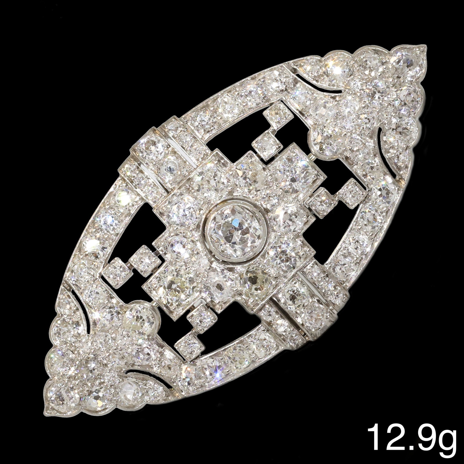ART-DECO DIAMOND BROOCH: ART-DECO DIAMOND BROOCH,12.9 grams, testing platinum.Diamonds bright and lively, totalling approx. 5.30 ct.W. 5 cm.