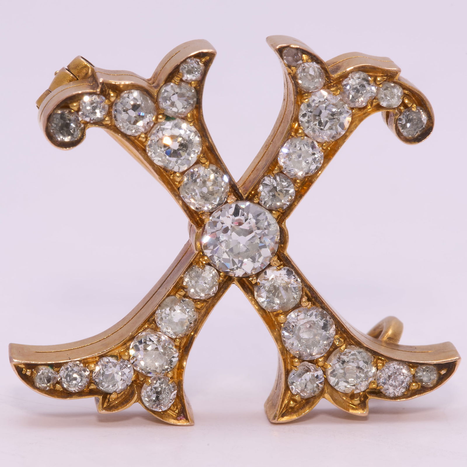 FINE ANTIQUE POSSIBLY RUSSIAN DIAMOND X BROOCH: FINE ANTIQUE POSSIBLY RUSSIAN DIAMOND X BROOCH 5.4 grams high carat gold bright lively old cut diamonds fine craftsmanship 2.5 cm diameter