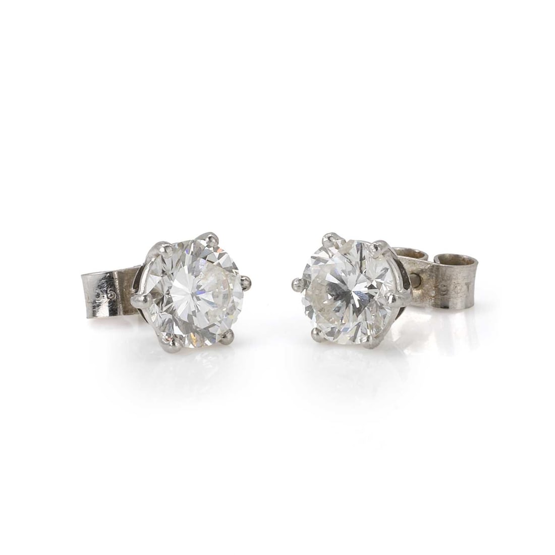 ELEGANT PAIR OF DIAMOND STUD EARRINGS: ELEGANT PAIR OF DIAMOND STUD EARRINGS 2.1 grams bright lively diamonds 1.07 ct, 1 ct approx in our opinion I- VS SI1