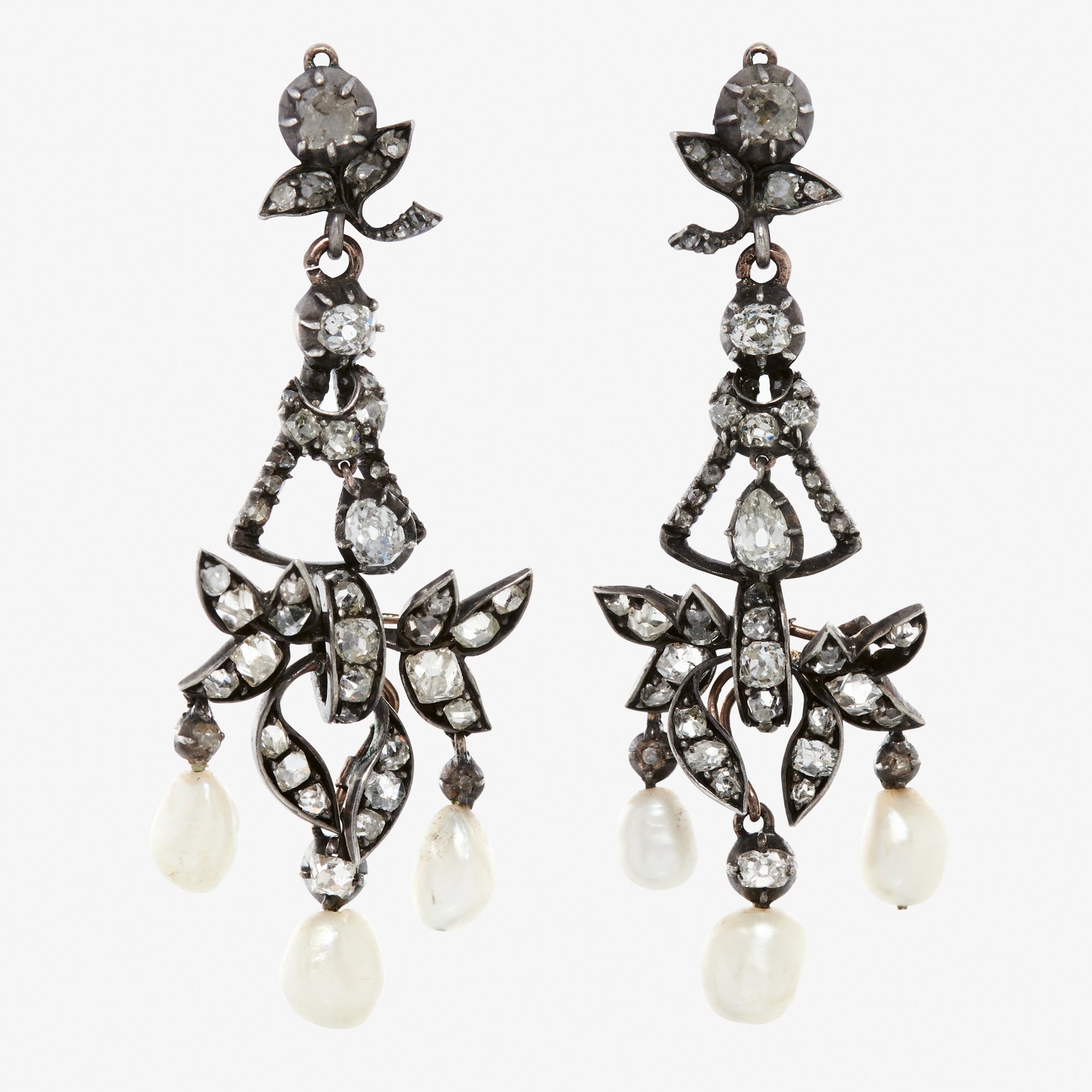 IMPORTANT PAIR OF VICTORIAN DIAMOND AND PEARL EARRINGS: IMPORTANT PAIR OF VICTORIAN DIAMOND AND PEARL EARRINGS 8.5 gram bright lively old cut diamonds well matched pearls fine craftsmanship L 5.1 cm