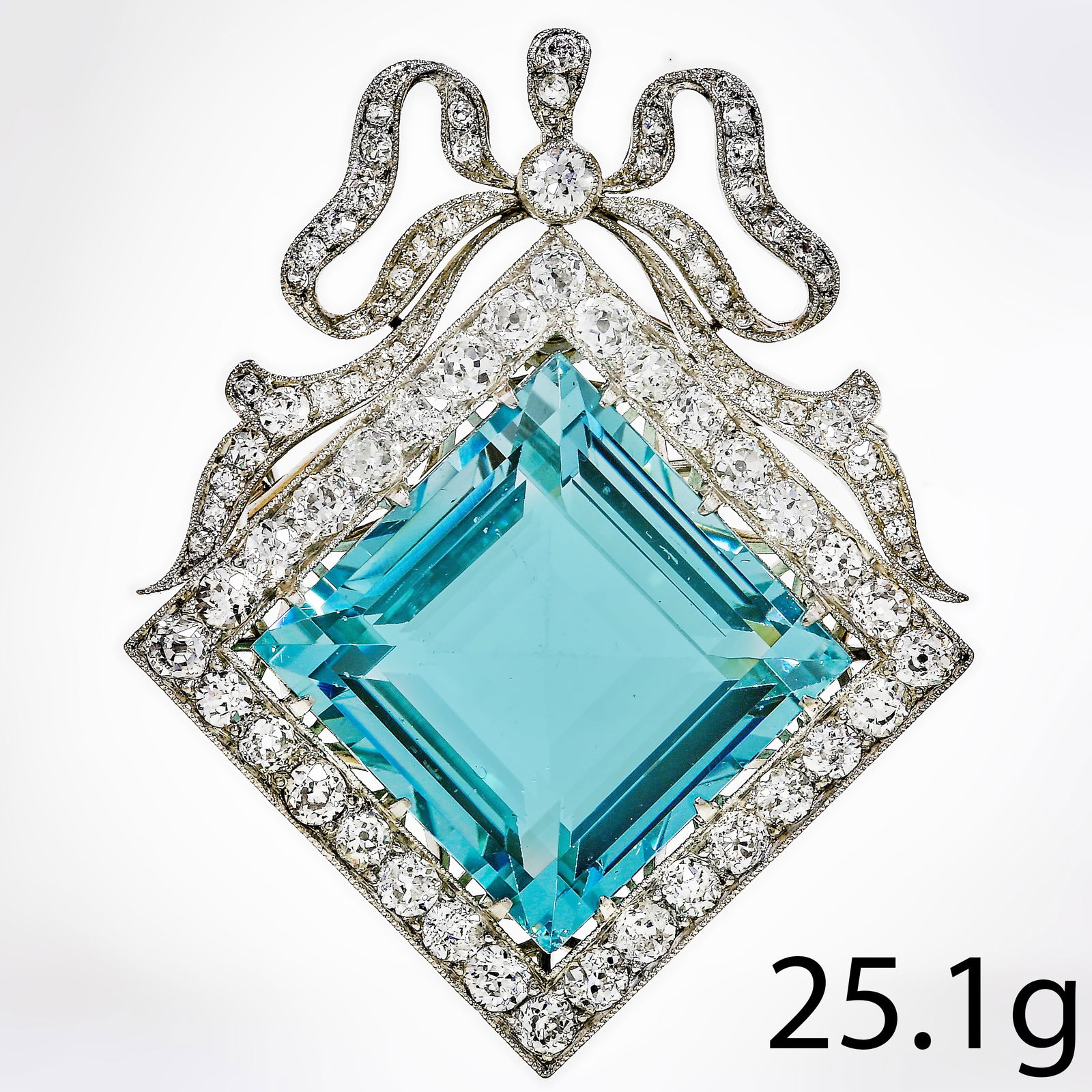 IMPORTANT BELLE EPOQUE AQUAMARINE AND DIAMOND BROOCH PENDANT: IMPORTANT BELLE EPOQUE AQUAMARINE AND DIAMOND BROOCH PENDANT 25.1 grams, platinum. Large rich vibrant aquamarine of approx 36.17 ct. Bright and lively old cut diamonds, totalling approx 4.50 ct.Fine c
