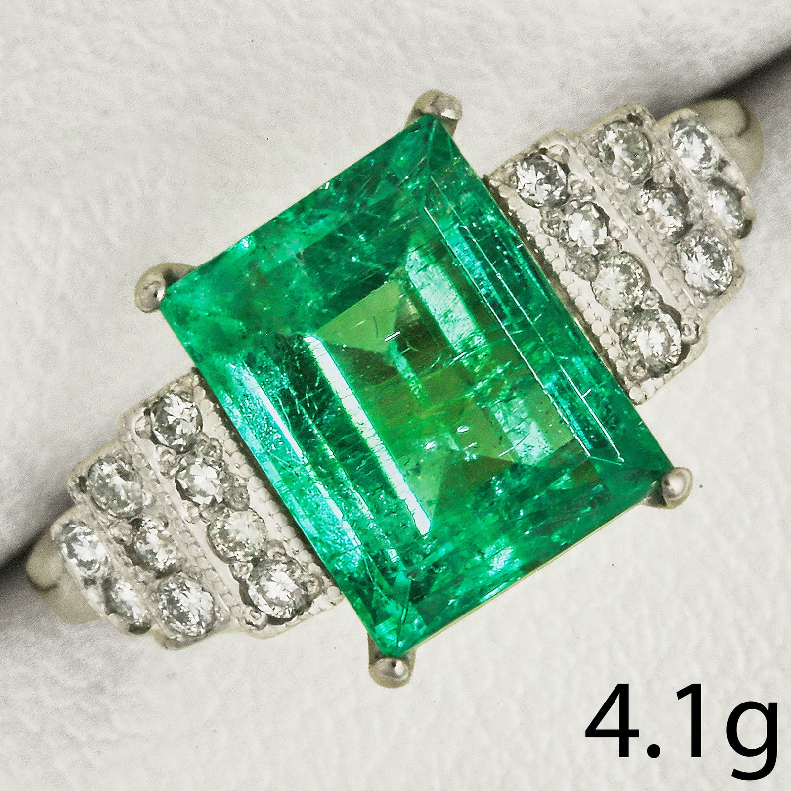 EMERALD AND DIAMOND RING (1 of 1)