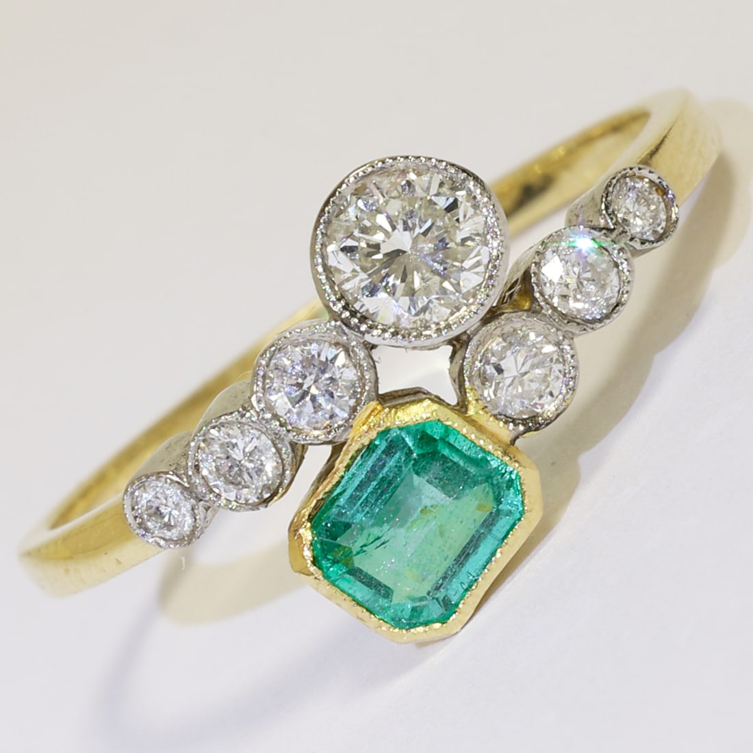 SWEET EMERALD AND DIAMOND TO-ET-MOI TWIST RING: SWEET EMERALD AND DIAMOND TO-ET-MOI TWIST RING,18 ct. gold.Rich and vibrant emerald.Diamonds bright and lively.Size O.