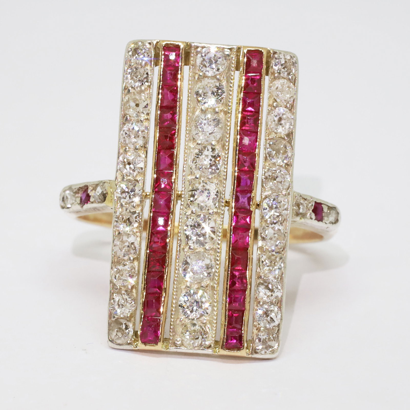 ELEGANT ART DECO RUBY AND DIAMOND RING: ELEGANT ART DECO RUBY AND DIAMOND RING4.5 grams high carat god rich vibrant well matched rubies bright lively old cut diamonds approx 1.30 ct ring head 2.3 cm size S